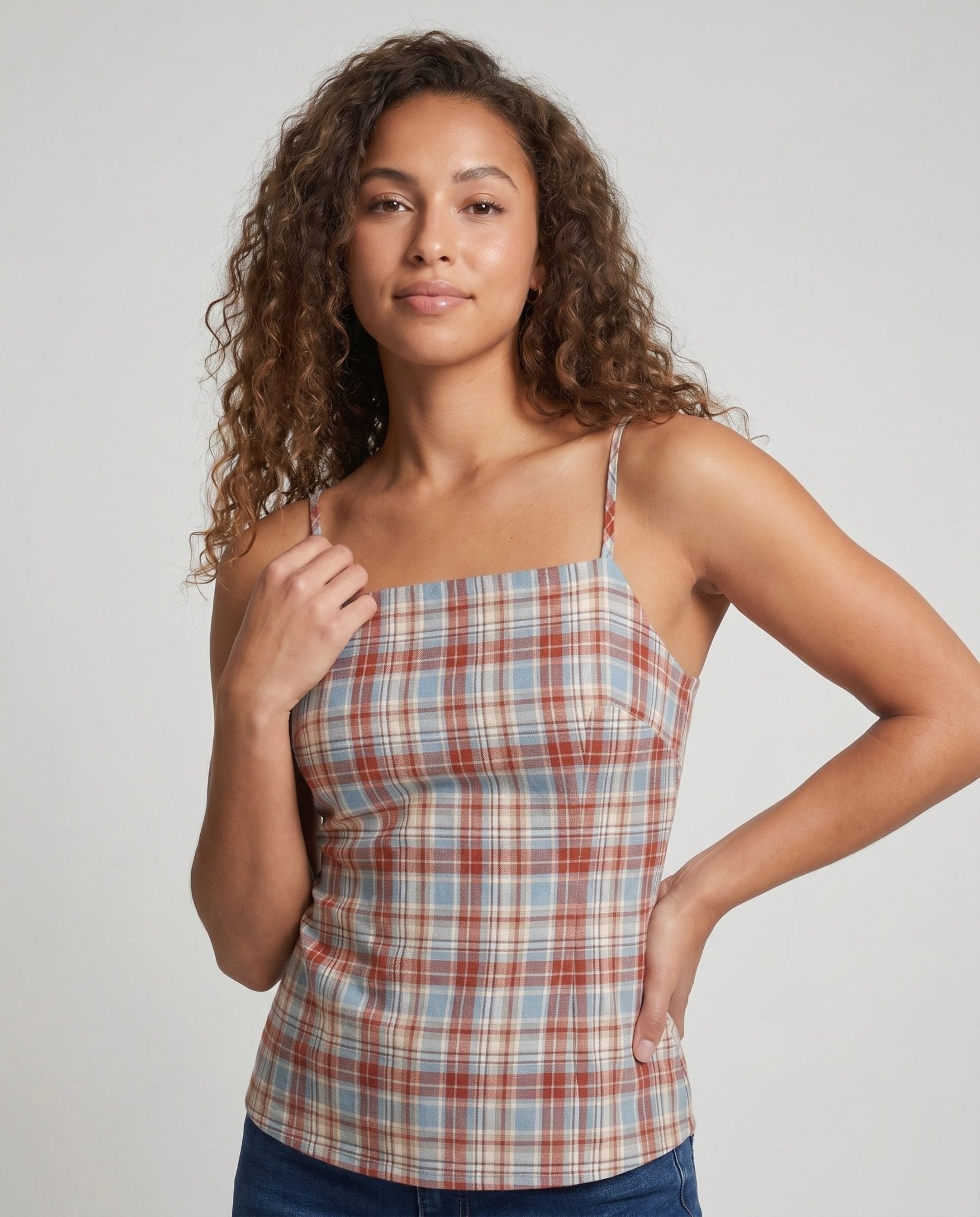 Women's checkered top with narrow spaghetti straps and tailored cut - Chichicherry