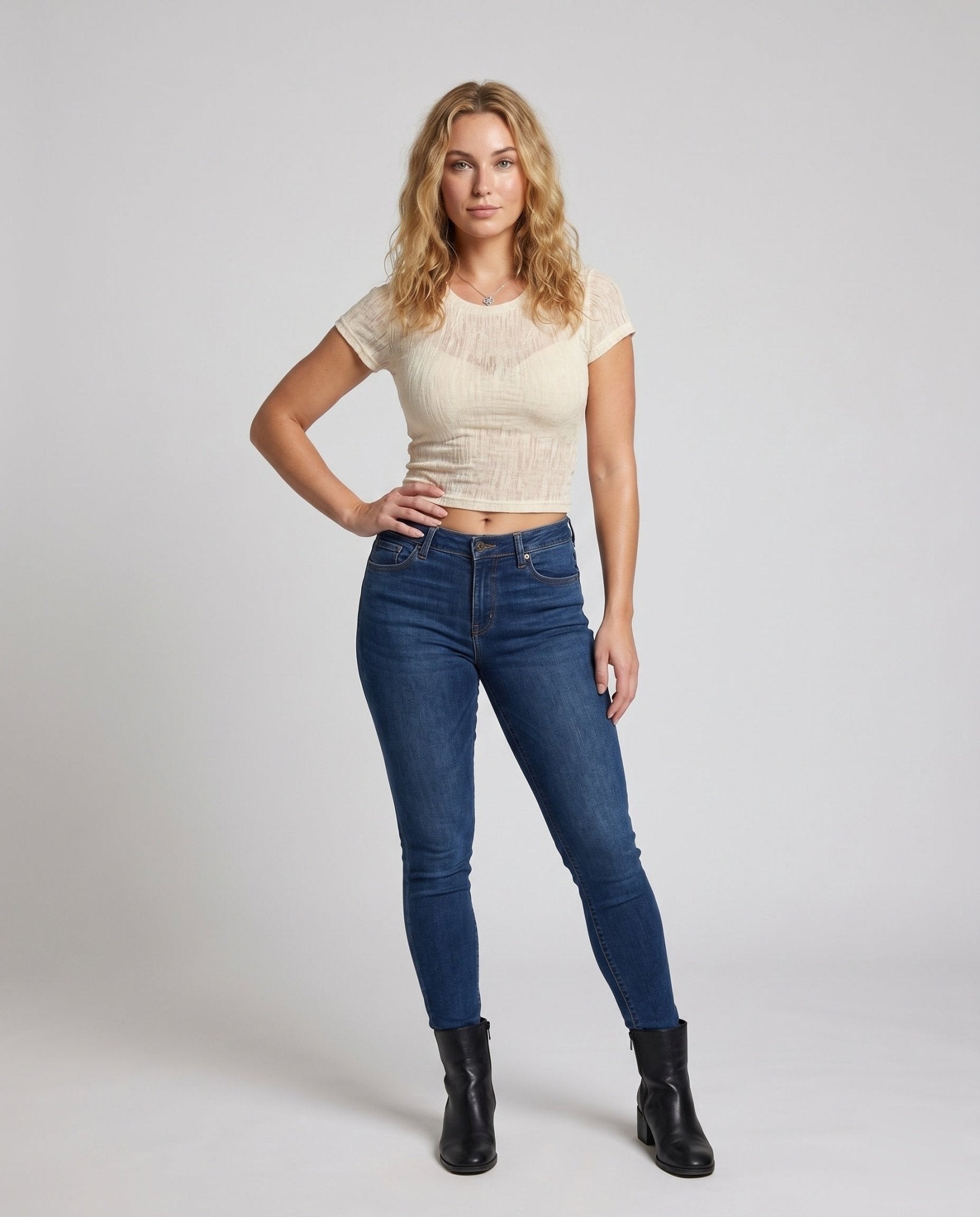 Women's crop top with textured design and casual fit - Chichicherry