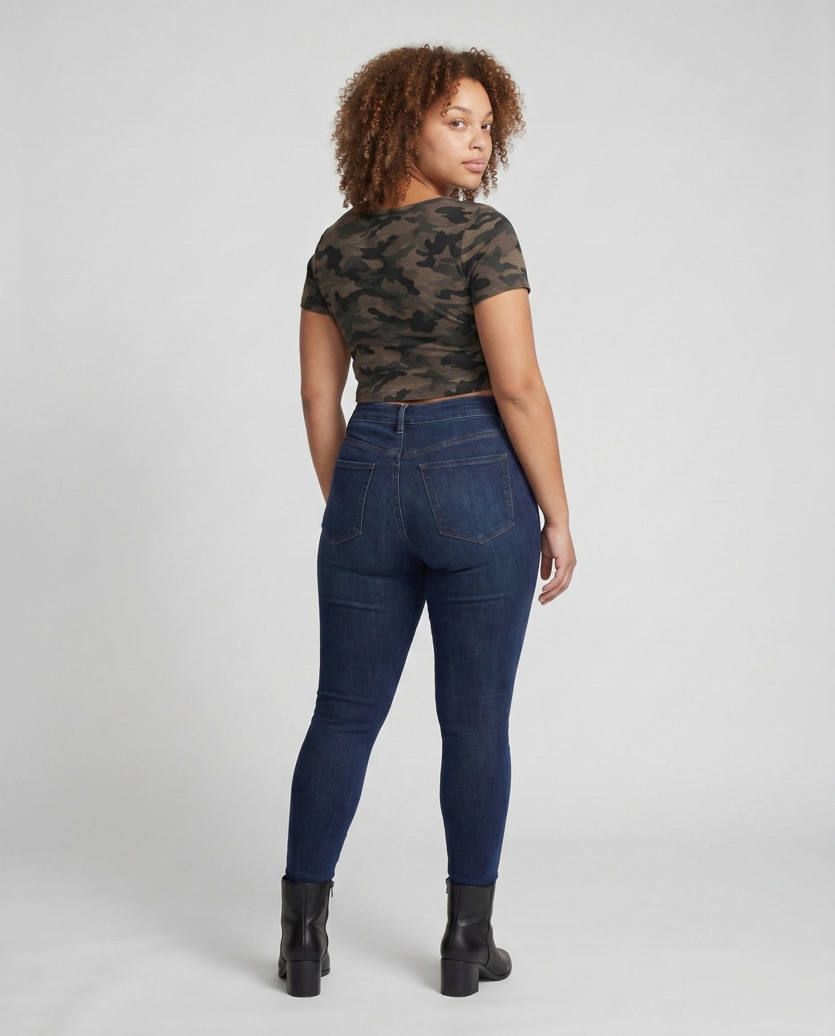 Women's crop top with unique camouflage pattern and loose fit - Chichicherry