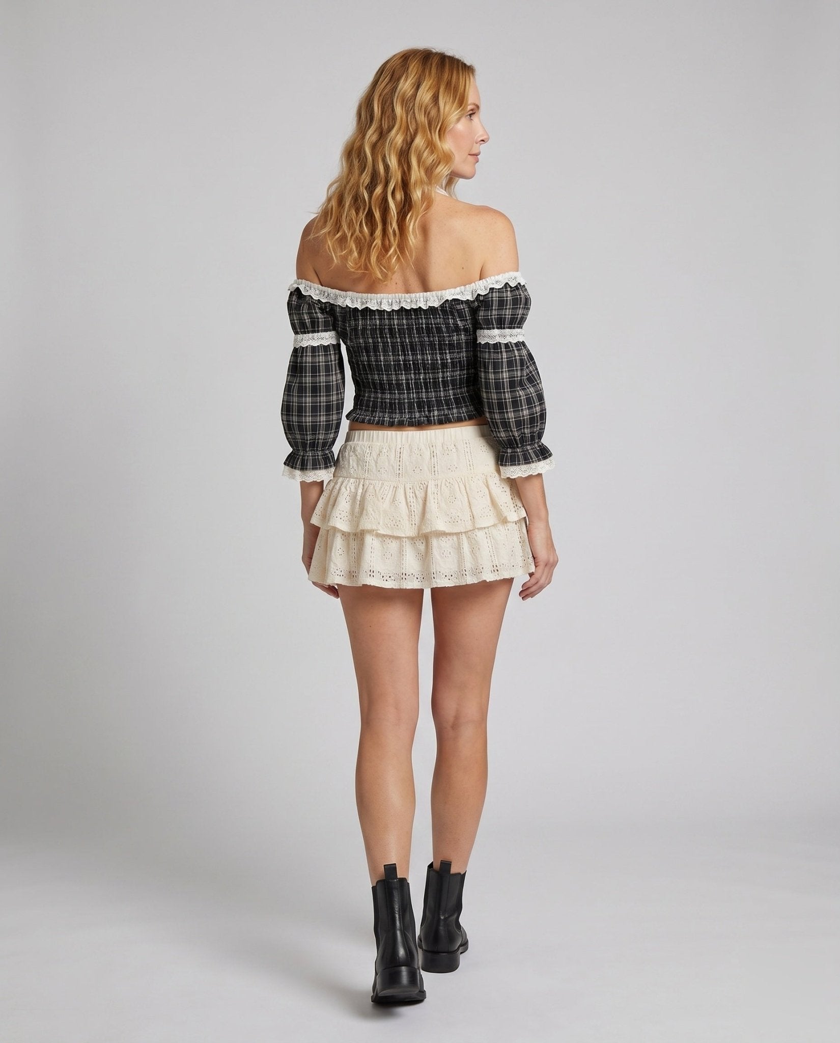 Women's cropped top with ruffle details and delicate lace embellishment - Chichicherry