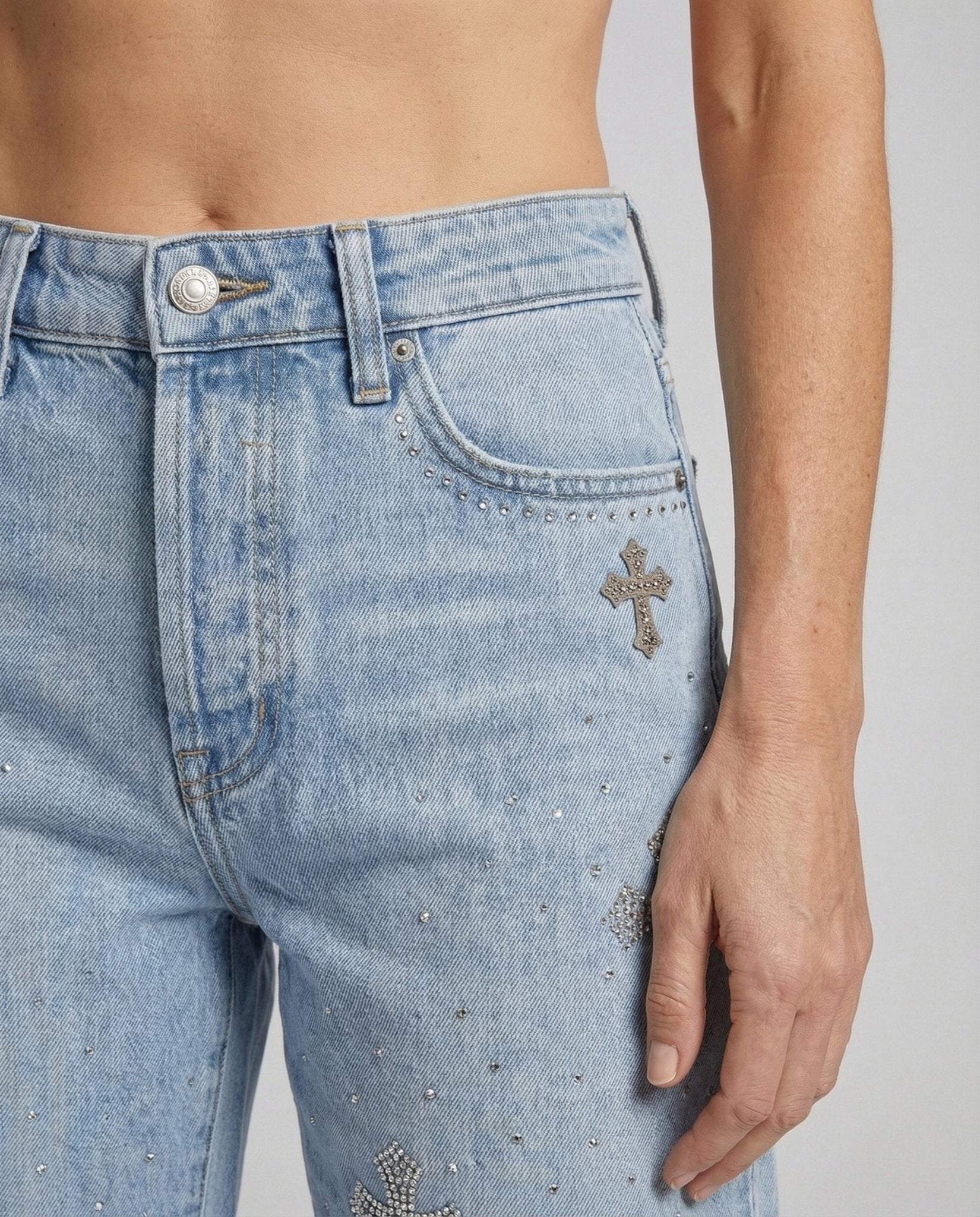 Women's denim bermuda with rhinestone cross and fringes - Chichicherry