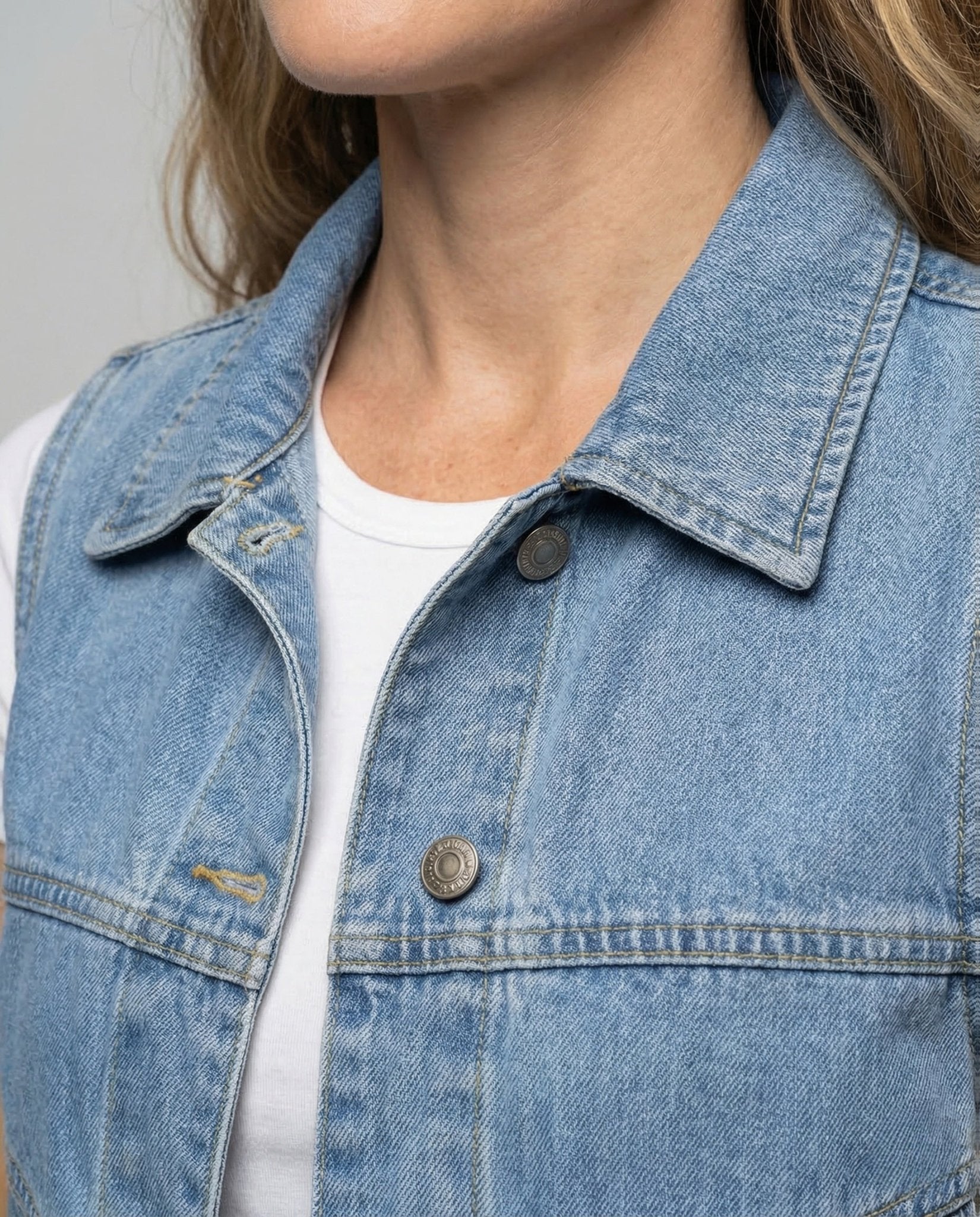 Women's Denim Vest Short Flap Pockets - Chichicherry