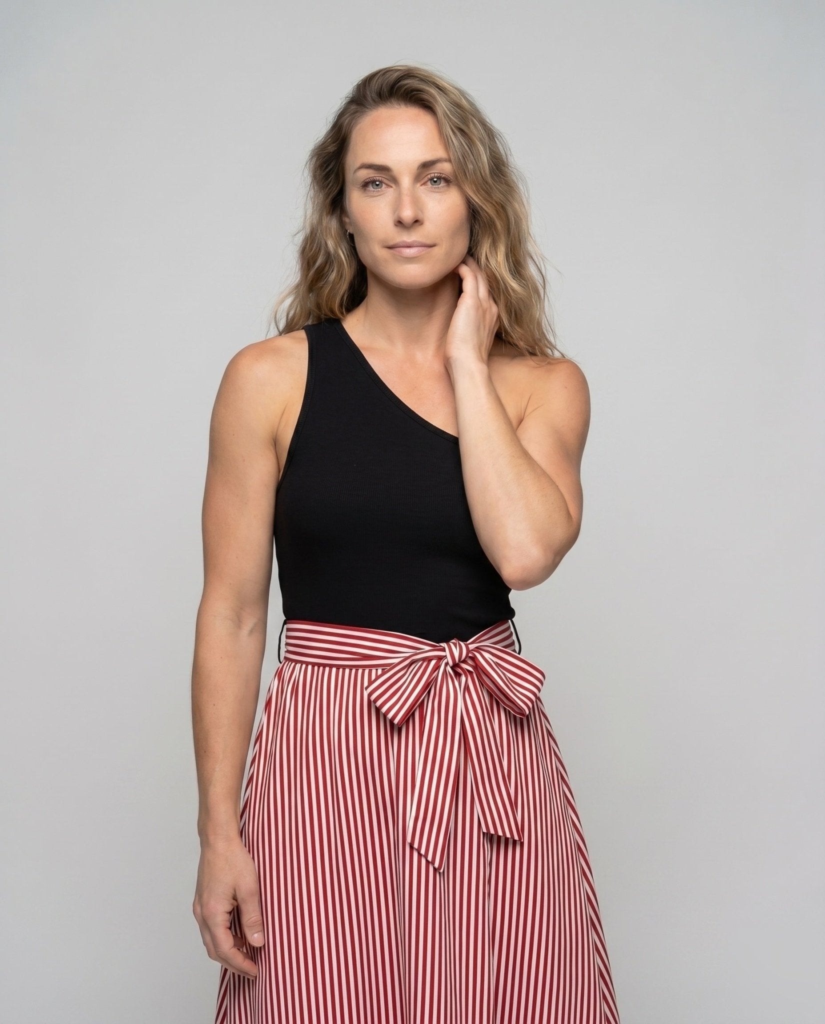 Women's dress with asymmetric cut and side slit - Chichicherry