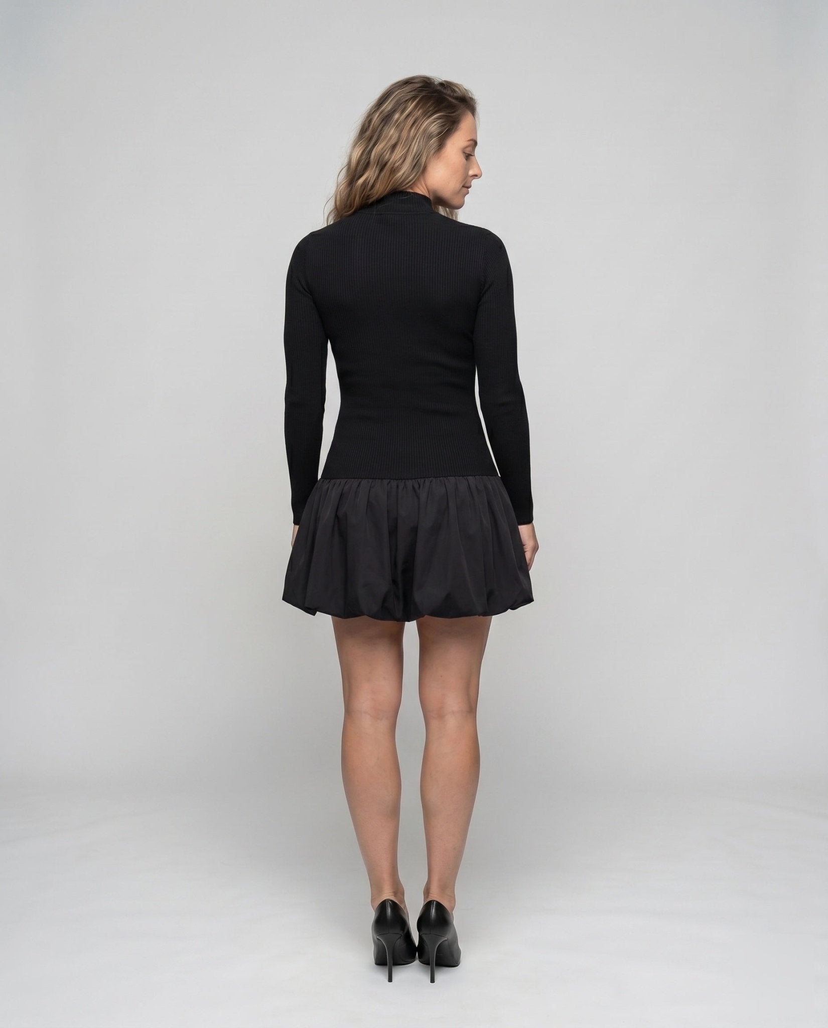 Women's dress with high-neck and voluminous hem - Chichicherry