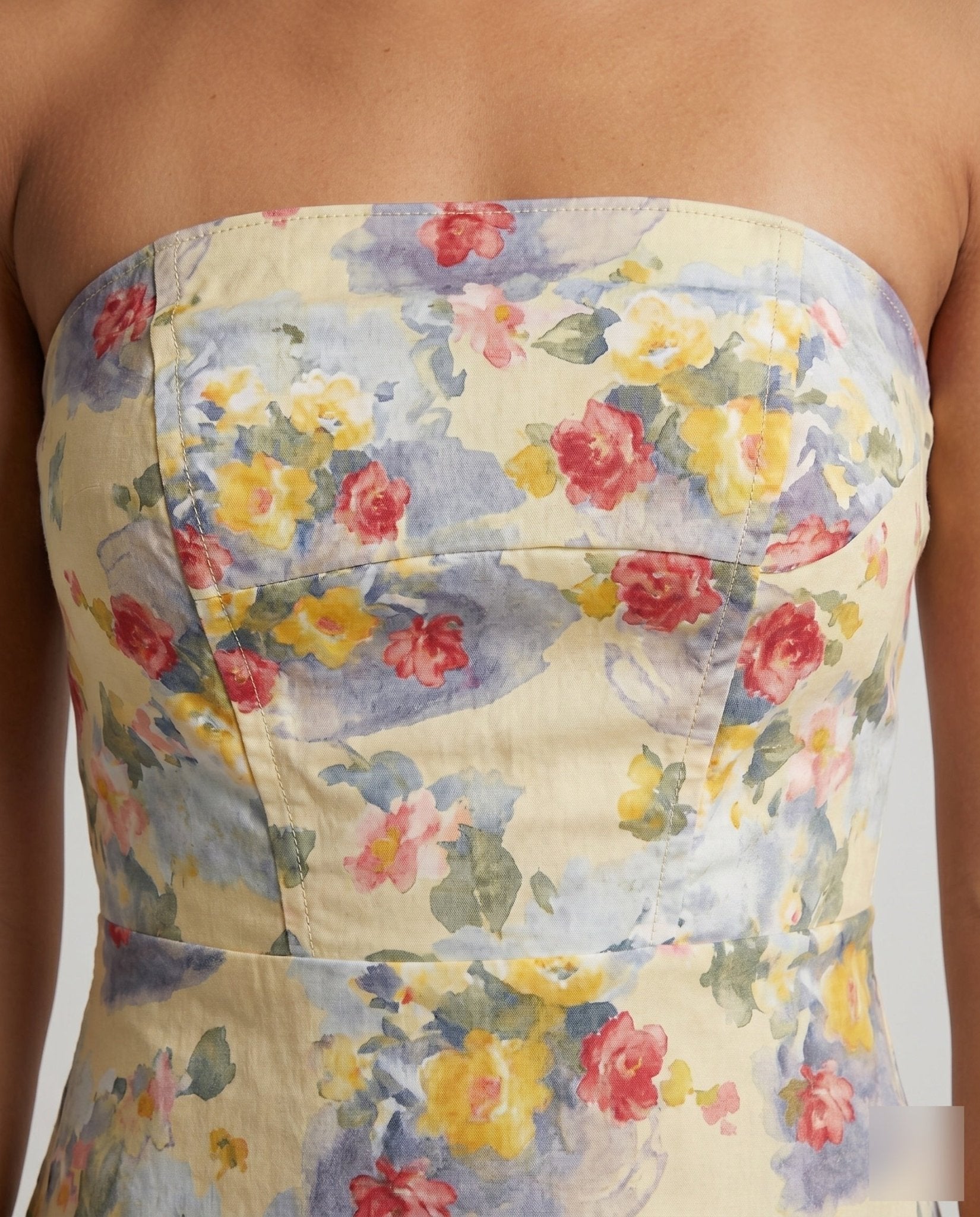 Women's elegant strapless blouse top with floral design and asymmetrical hem - Chichicherry