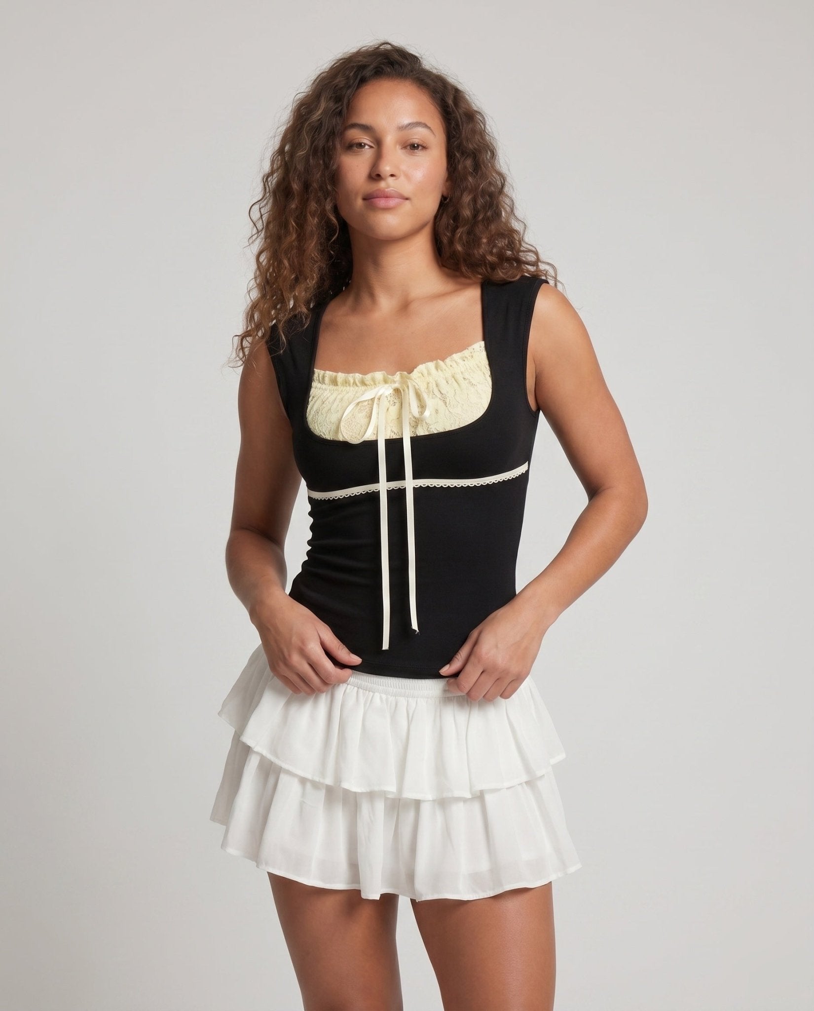 Women's elegant top with delicate gathering and lace details - Chichicherry