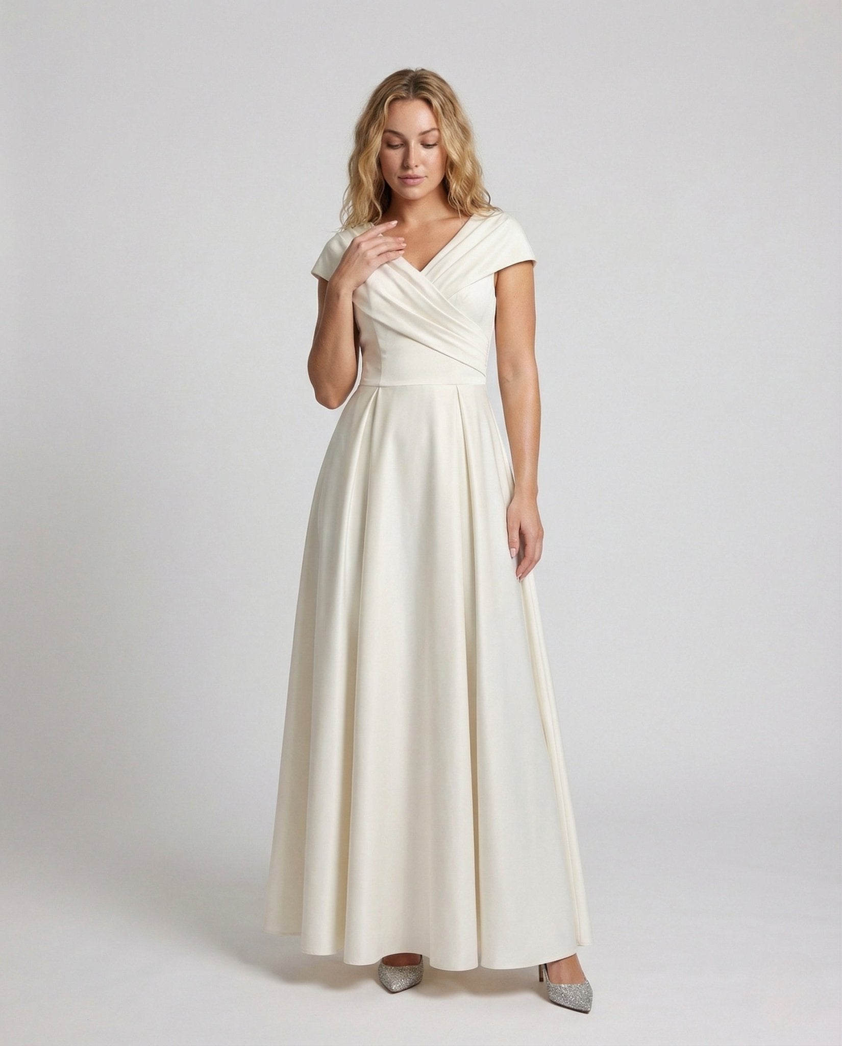 Women's evening dress with cape sleeves - Chichicherry