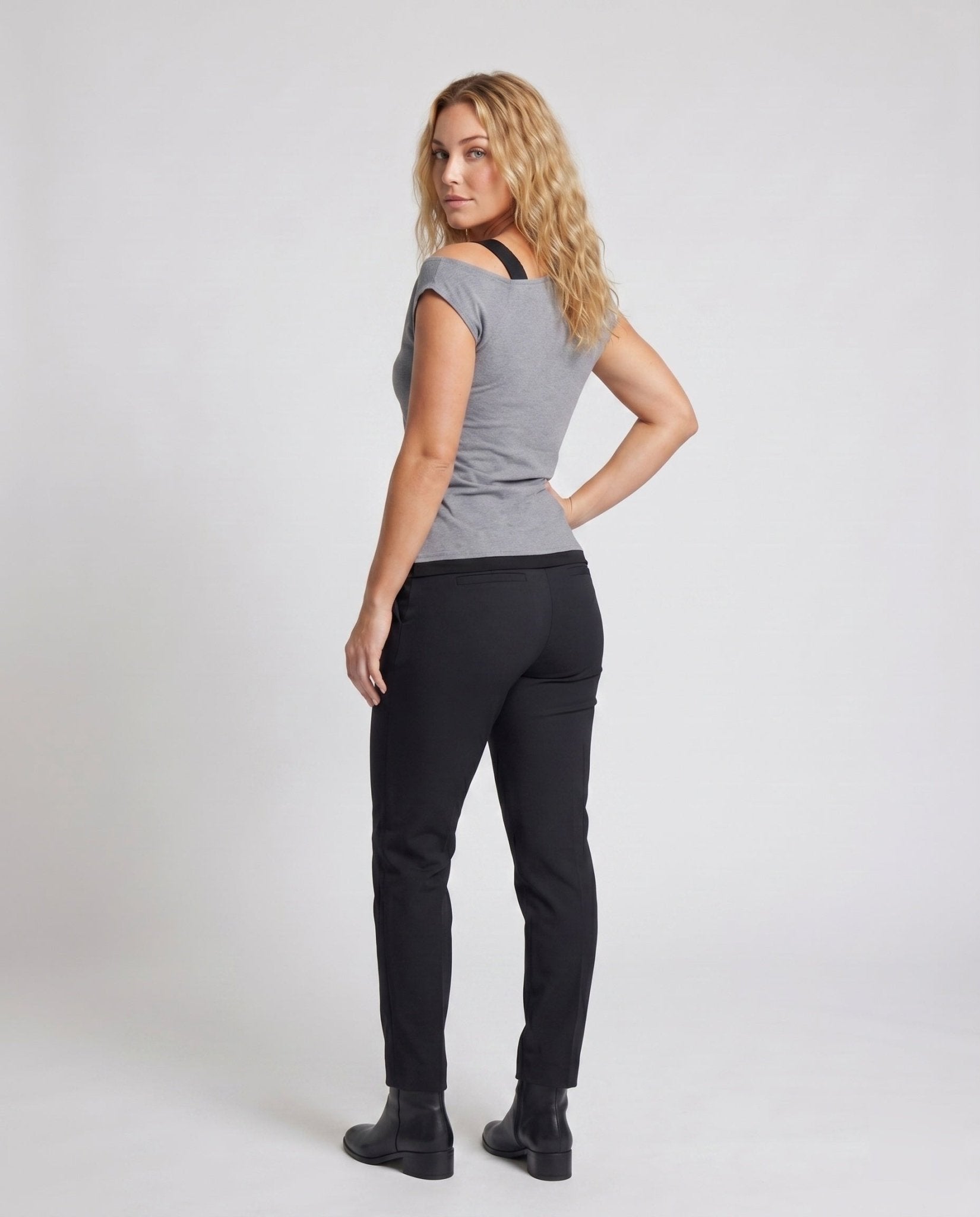 Women's fashionable shirt with open shoulder and casual fit - Chichicherry