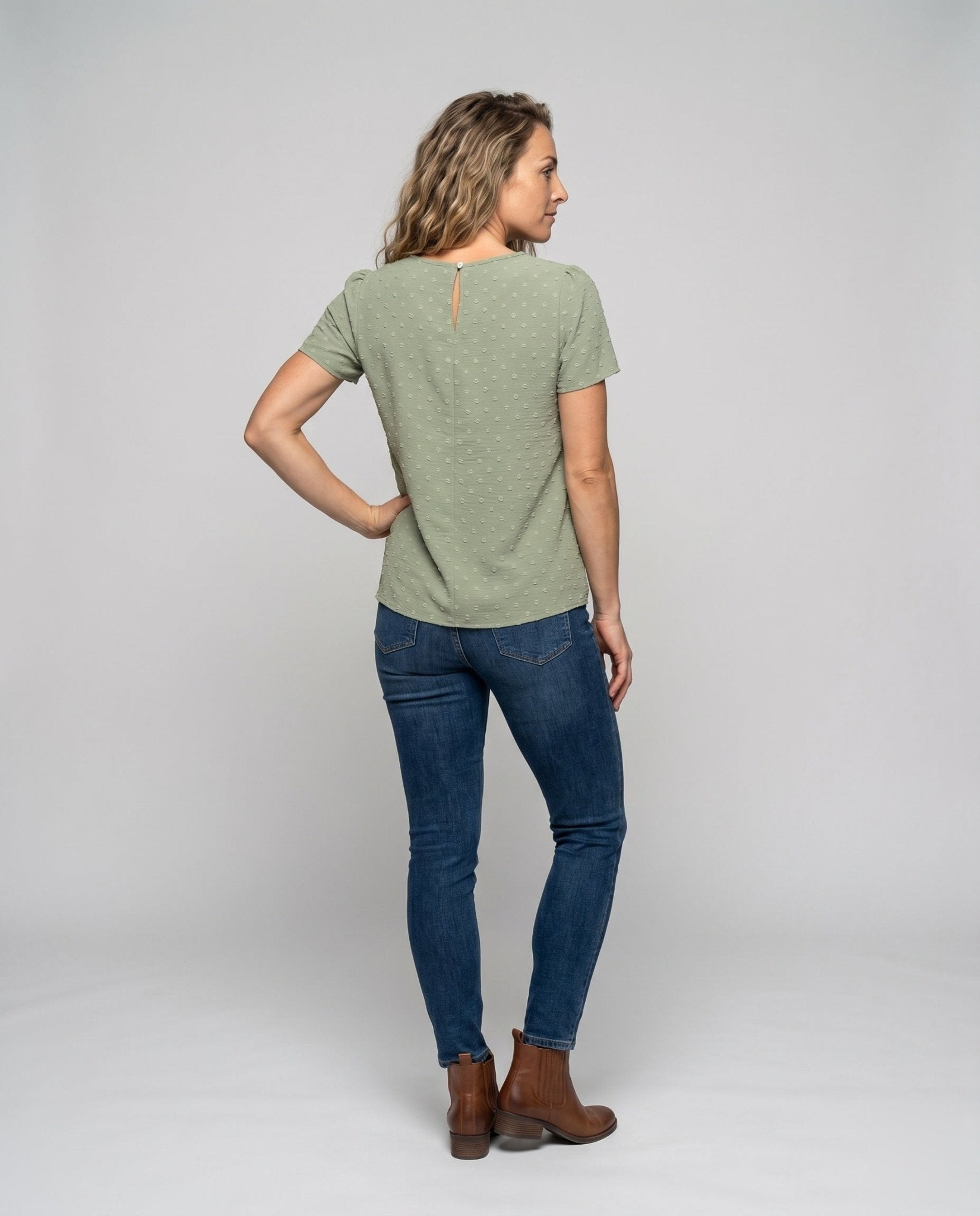 Women's fashionable top with elegant puff sleeves - Chichicherry