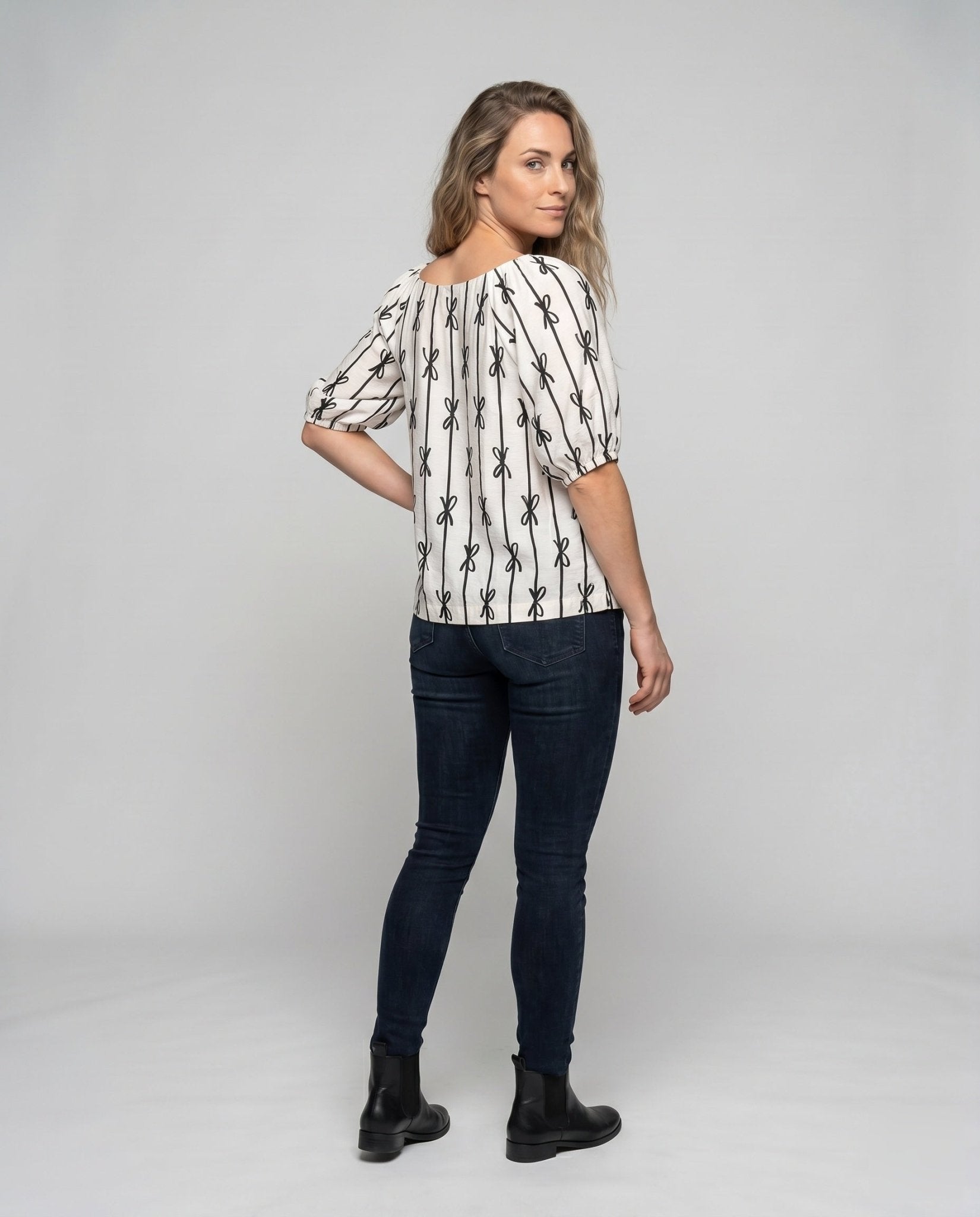 Women's fashionable top with pretty bow pattern - Chichicherry