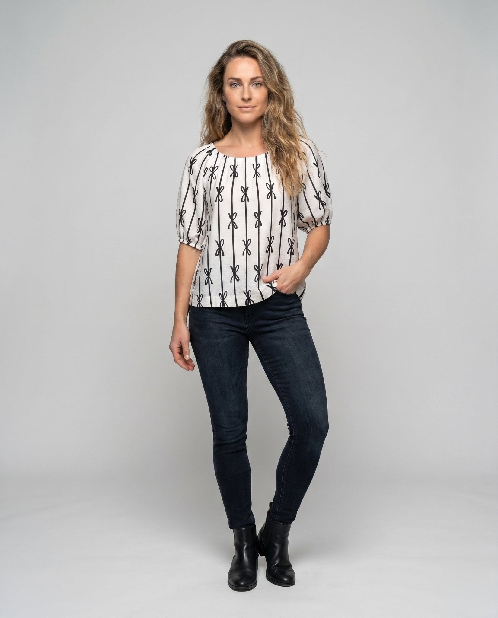 Women's fashionable top with pretty bow pattern - Chichicherry
