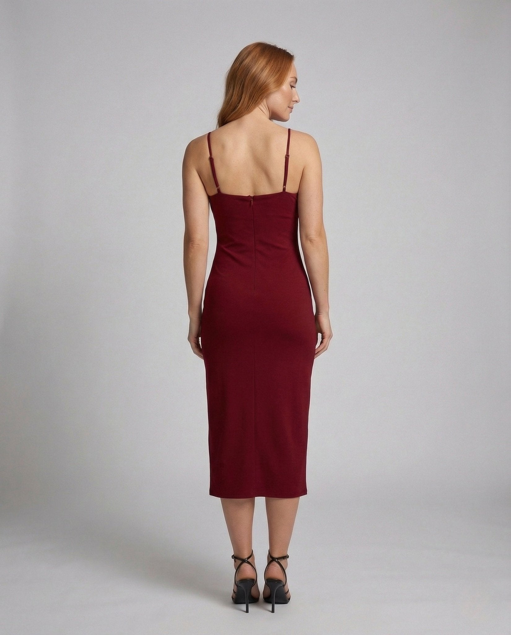 Women's Figure-Hugging Evening Dress with Leg Slit - Chichicherry