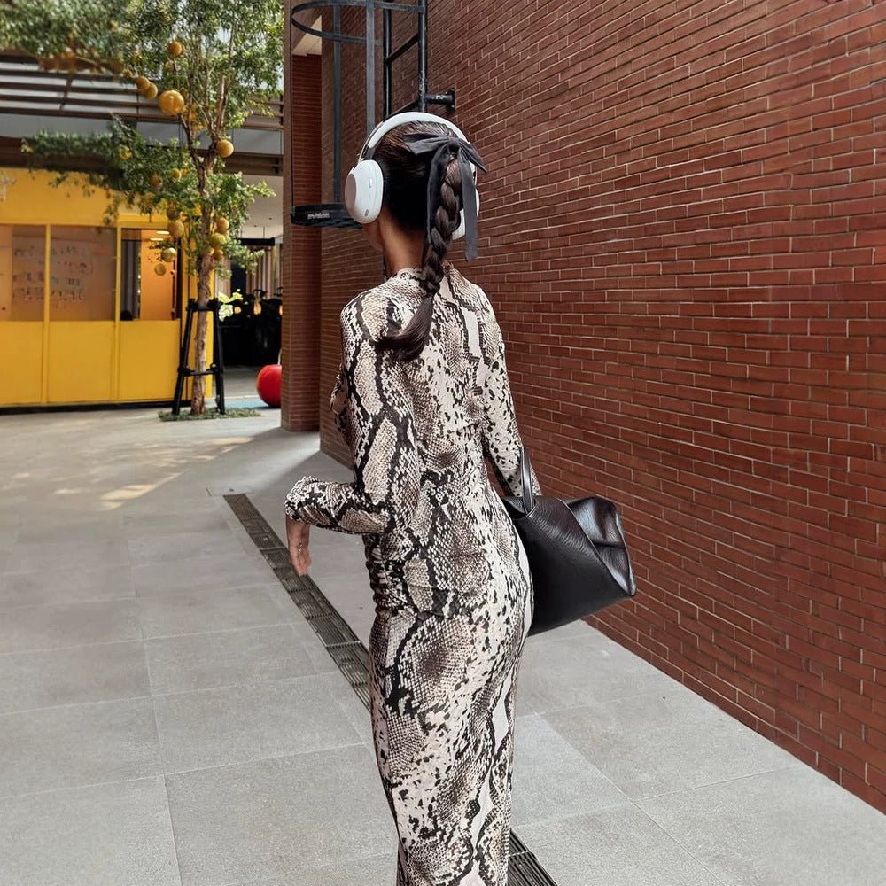 Women's figure-hugging maxi dress made of stretch jersey with snake print and round neckline Chichicherry - Chichicherry
