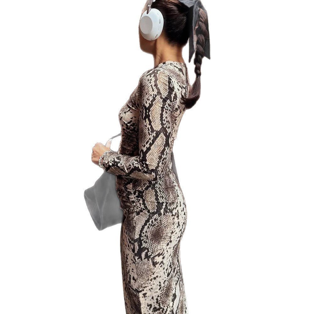 Women's figure-hugging maxi dress made of stretch jersey with snake print and round neckline Chichicherry - Chichicherry