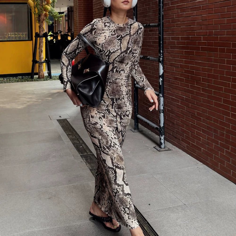 Women's figure-hugging maxi dress made of stretch jersey with snake print and round neckline Chichicherry - Chichicherry