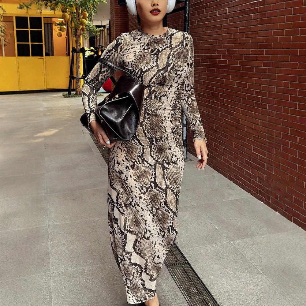 Women's figure-hugging maxi dress made of stretch jersey with snake print and round neckline Chichicherry - Chichicherry