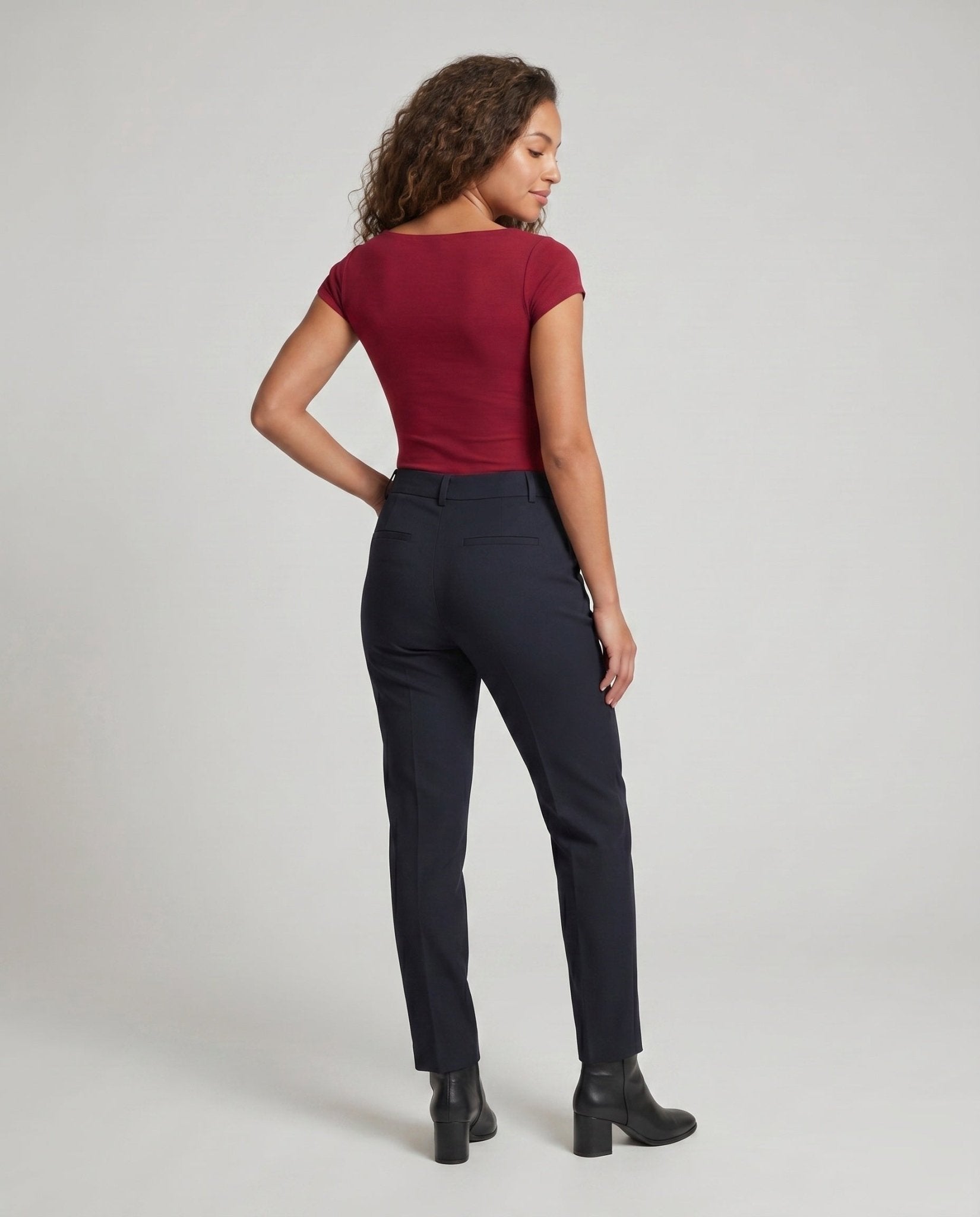 Women's figure-hugging short-sleeve shirt with a deep neckline and practical chest pocket - Chichicherry