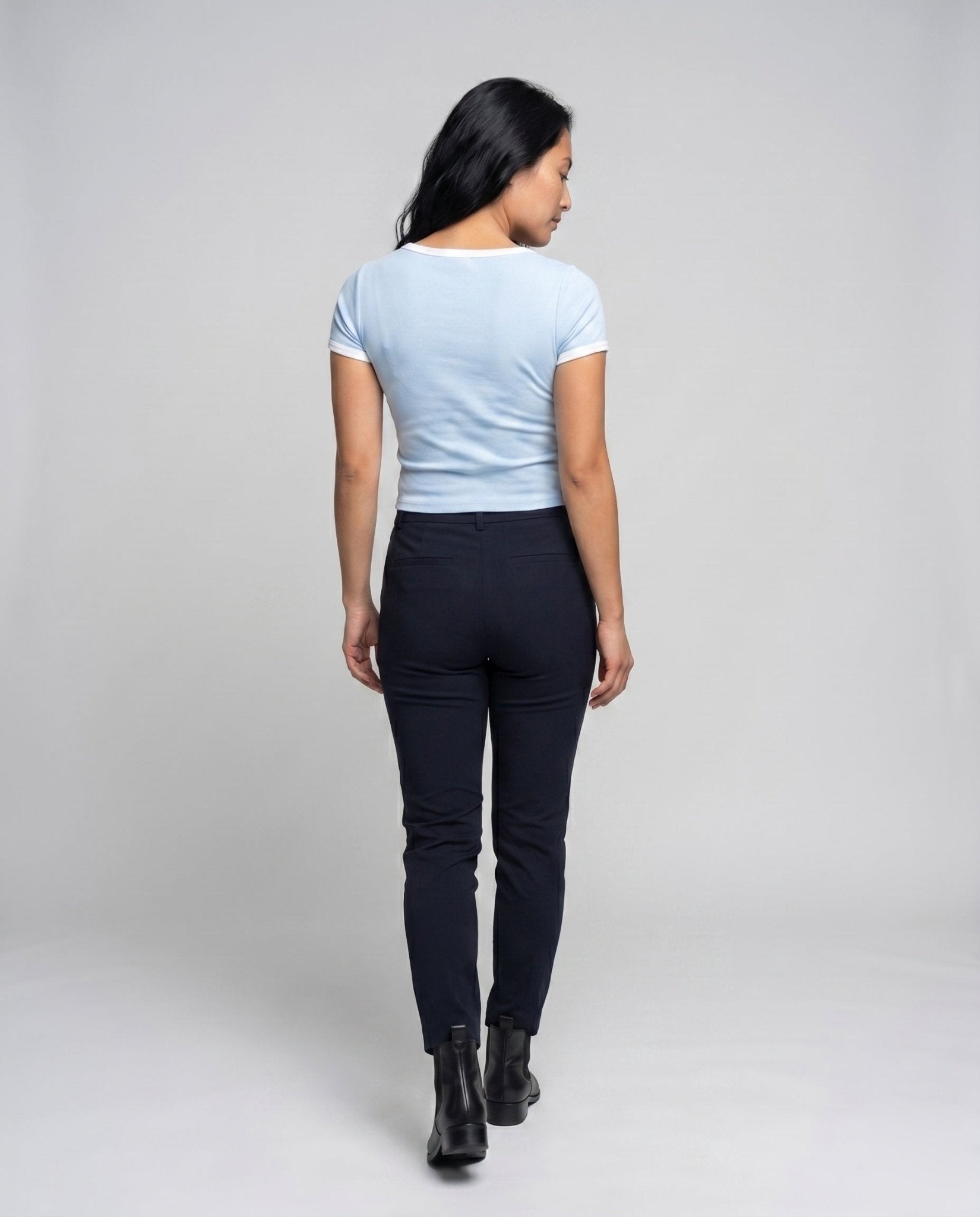 Women's Figure-hugging Short Sleeve Shirt with Contrast Cuffs - Chichicherry