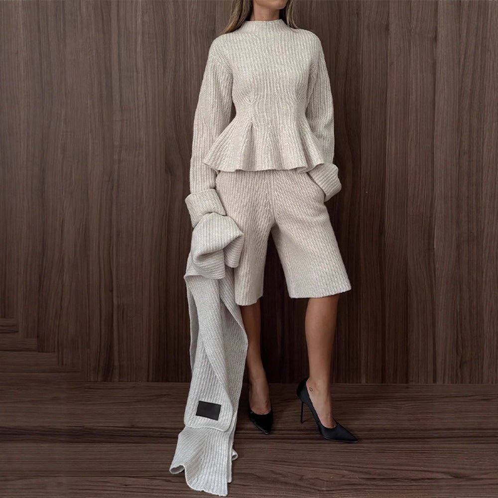 Women's fine knit two-piece set with fitted peplum sweater and high-waist bermuda Chichicherry - Chichicherry