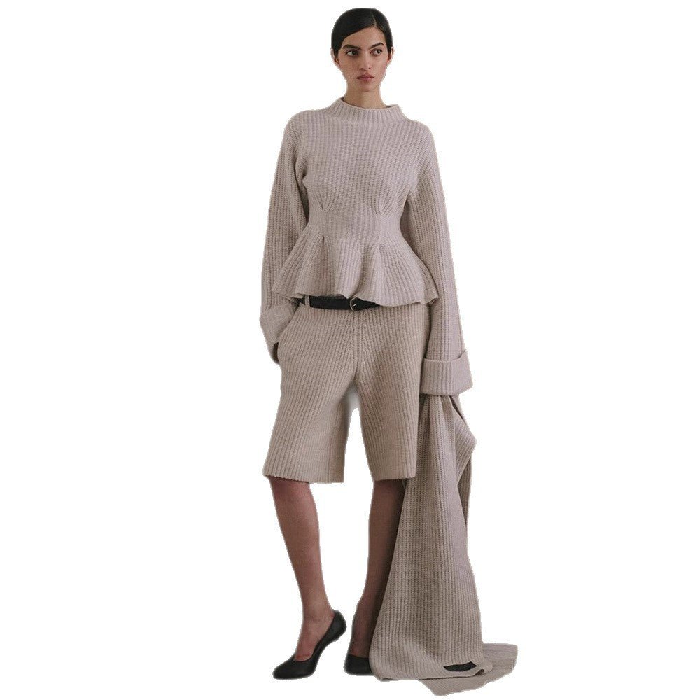 Women's fine knit two-piece set with fitted peplum sweater and high-waist bermuda Chichicherry - Chichicherry