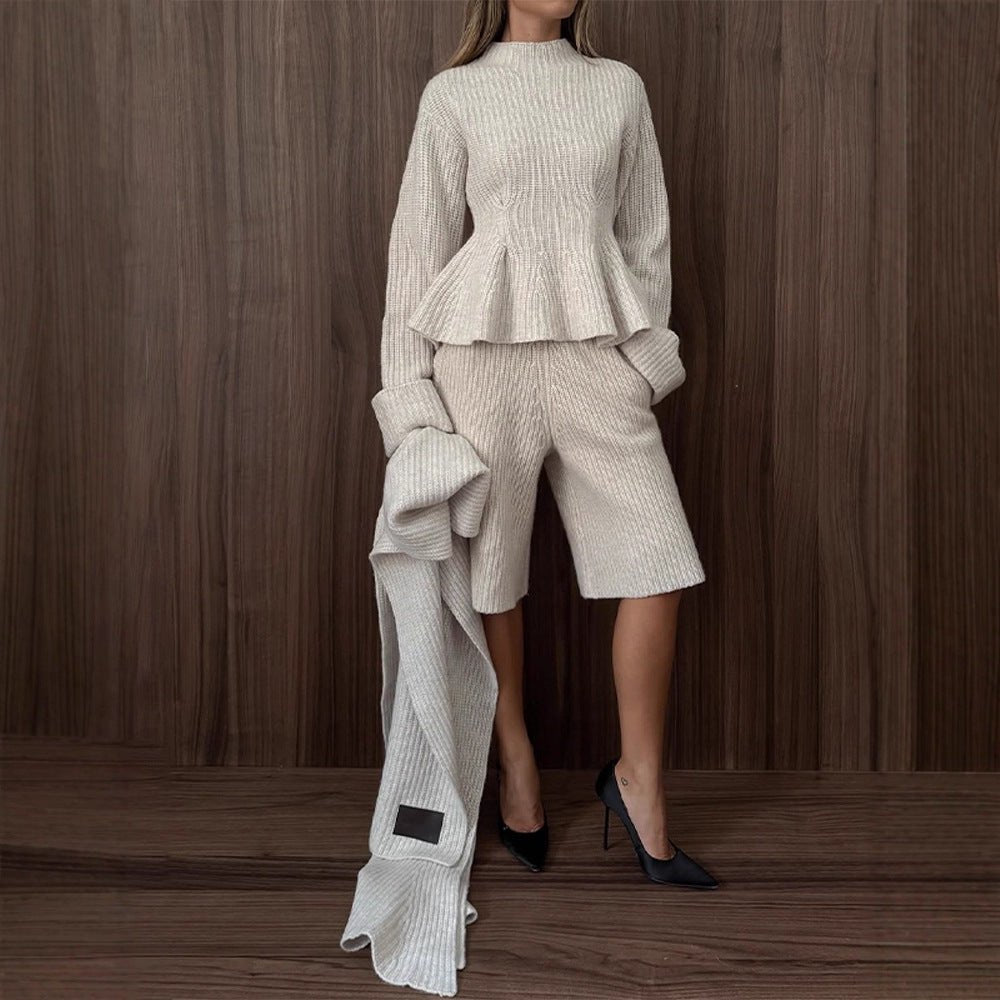 Women's fine knit two-piece set with fitted peplum sweater and high-waist bermuda Chichicherry - Chichicherry