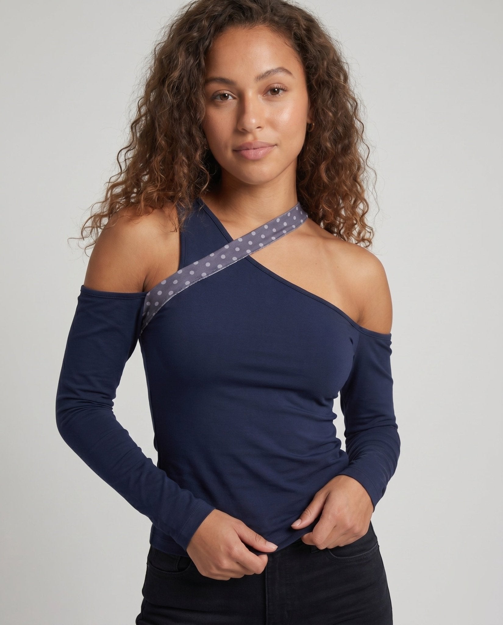Women's fitted and asymmetric top with fashionable shoulder design - Chichicherry