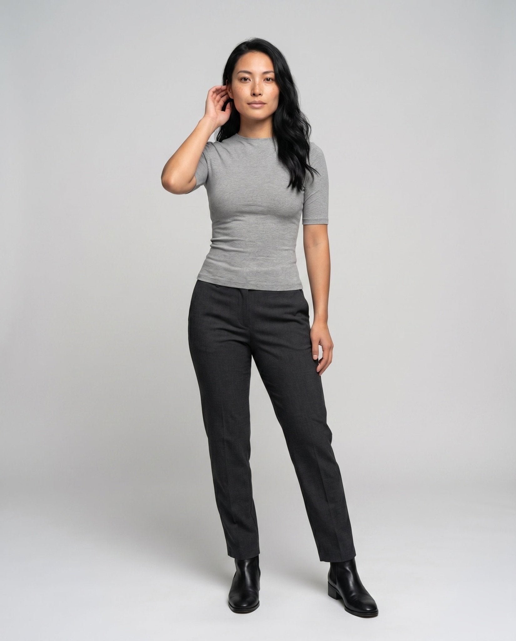 Women's fitted short sleeve shirt with elegant round neckline - Chichicherry