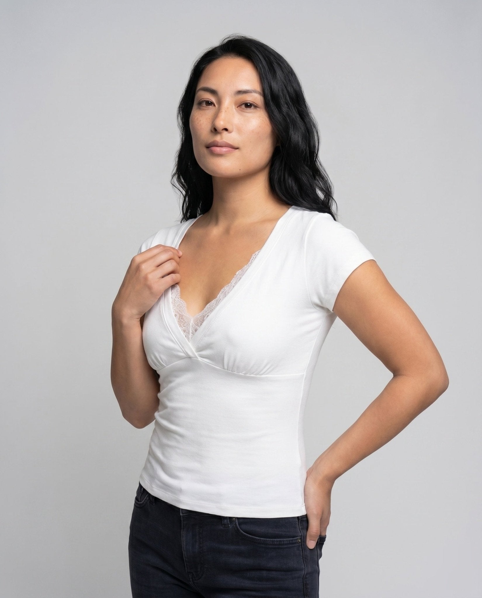 Women's fitted short-sleeve top with a deep V-neck - Chichicherry