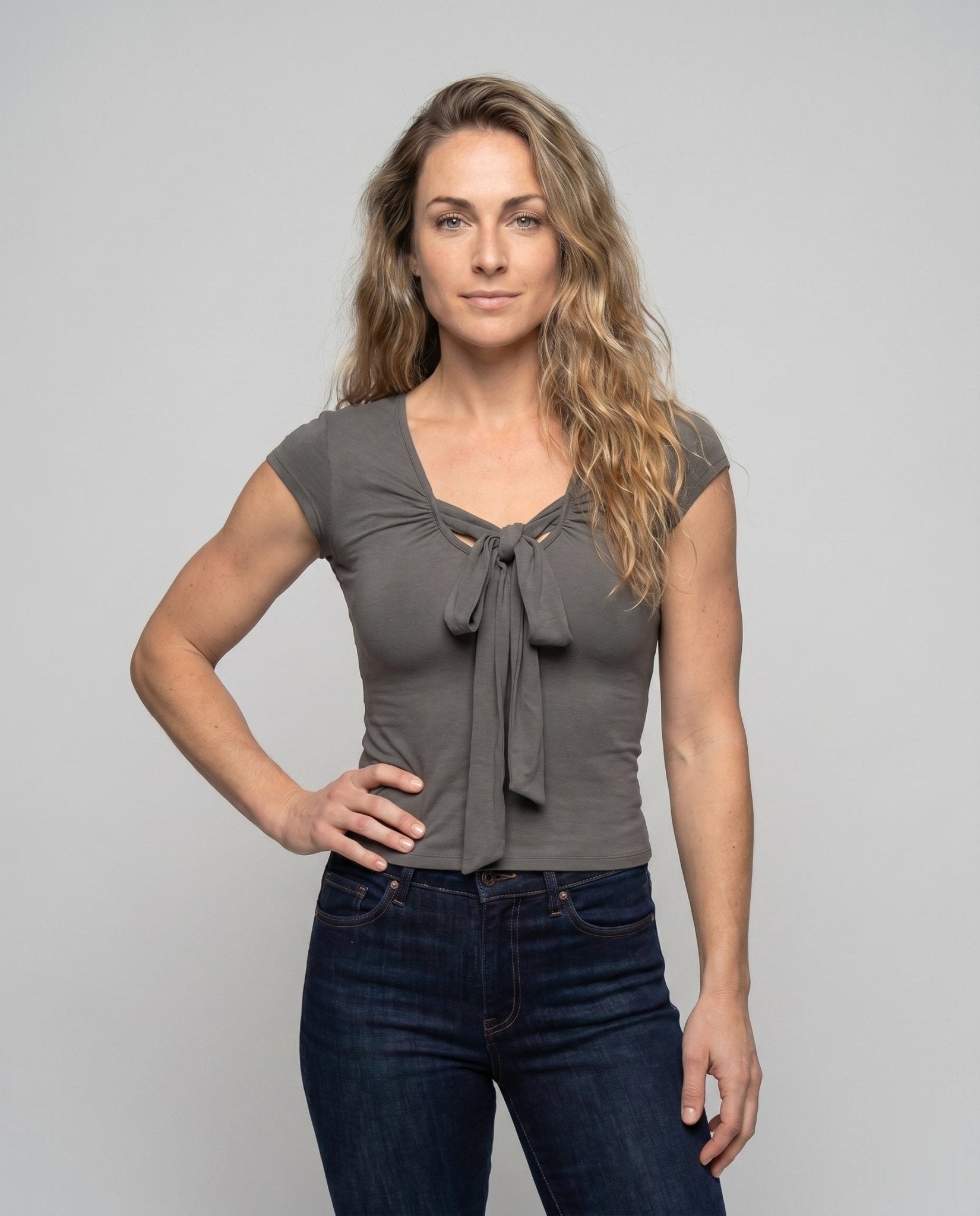Women's fitted top with deep V-neckline and decorative knot detail - Chichicherry