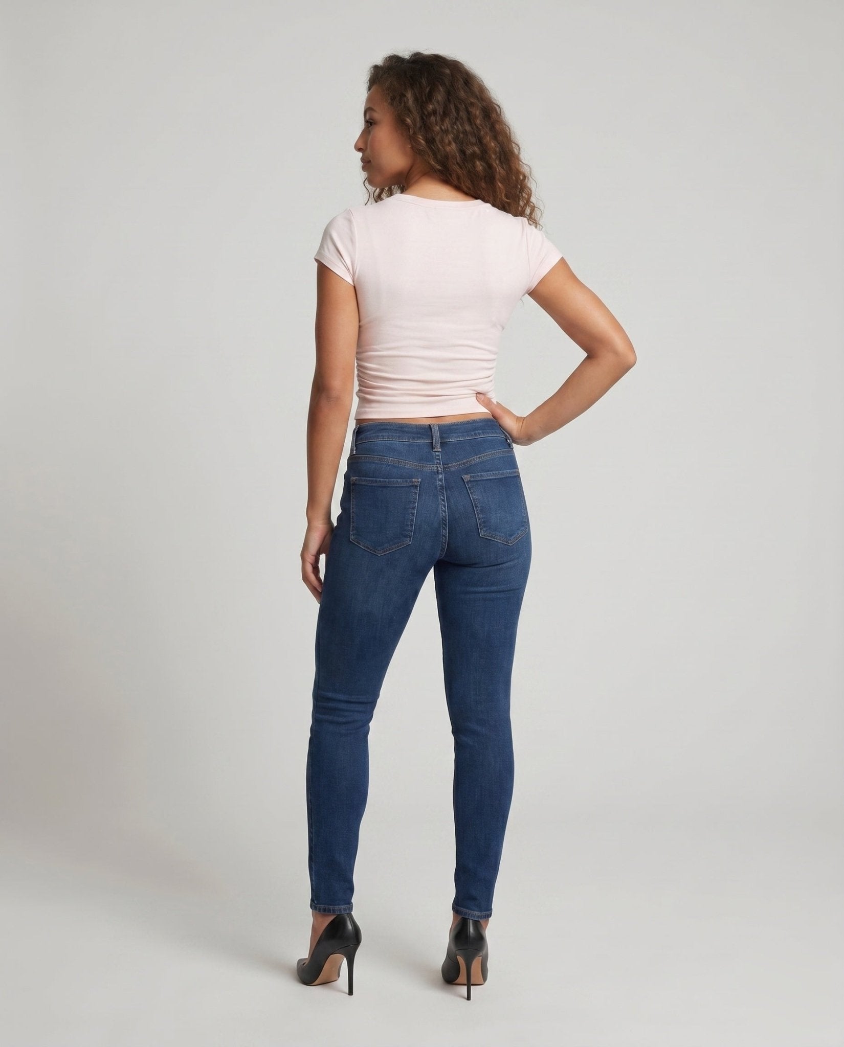 Women's fitted wrap top with deep V-neckline and short cut - Chichicherry