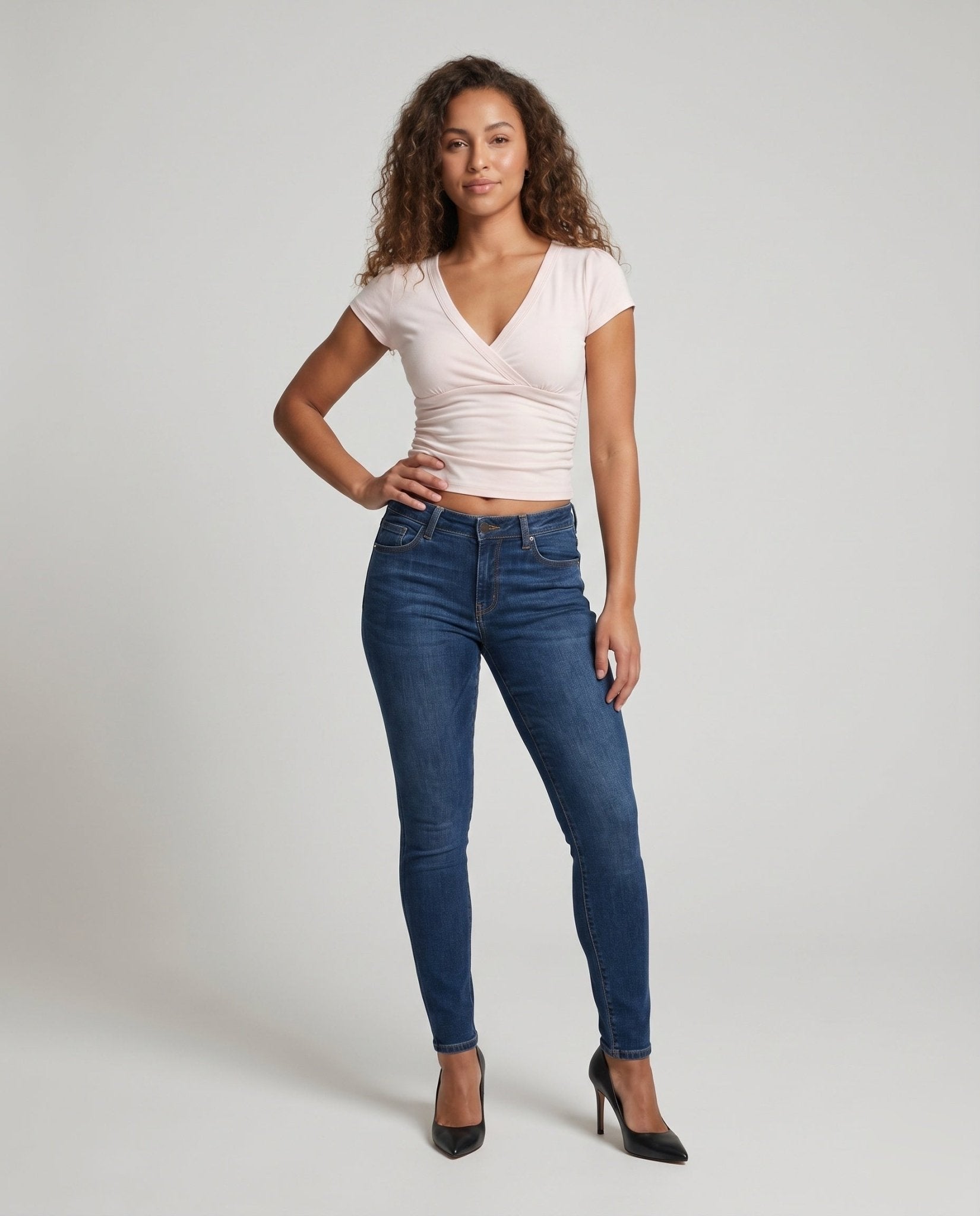 Women's fitted wrap top with deep V-neckline and short cut - Chichicherry