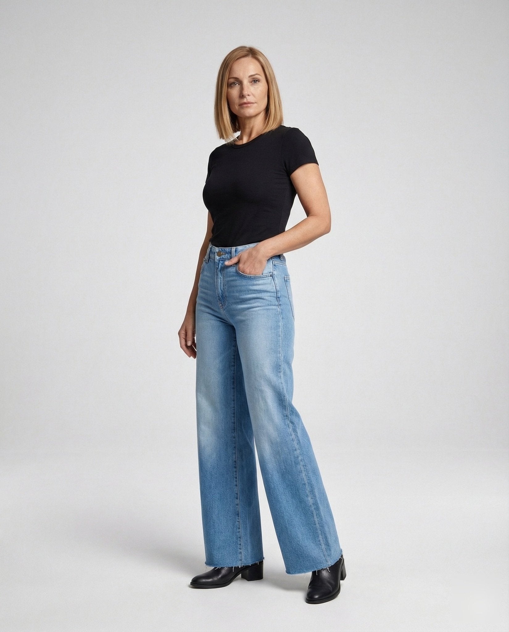 Women’s flared pants with frayed hem - Chichicherry