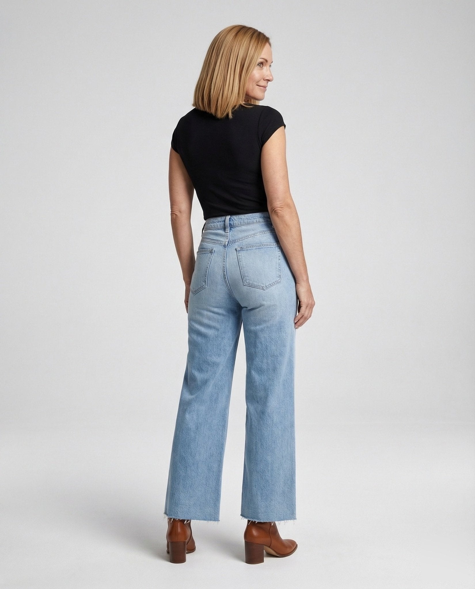 Women’s flared pants with frayed hem - Chichicherry