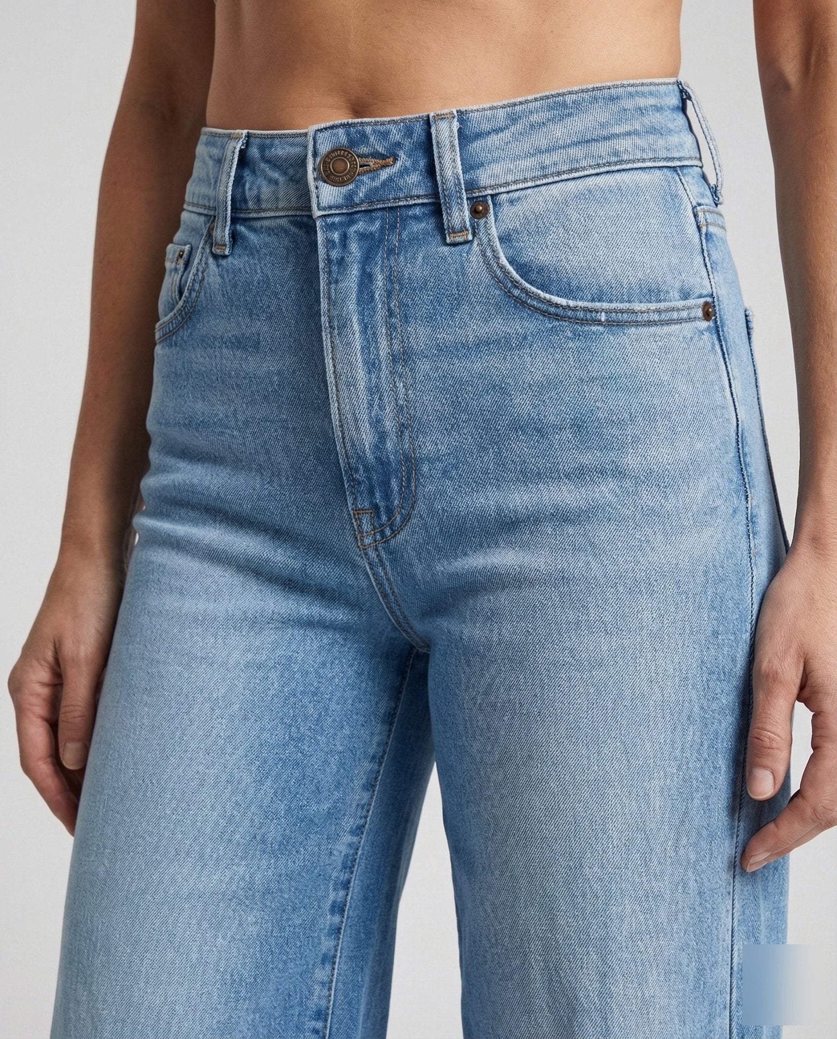 Women’s flared pants with frayed hem - Chichicherry