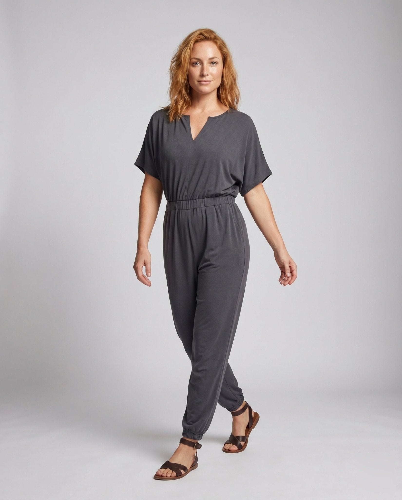 Women's jumpsuit with wide cut and V-neck - Chichicherry