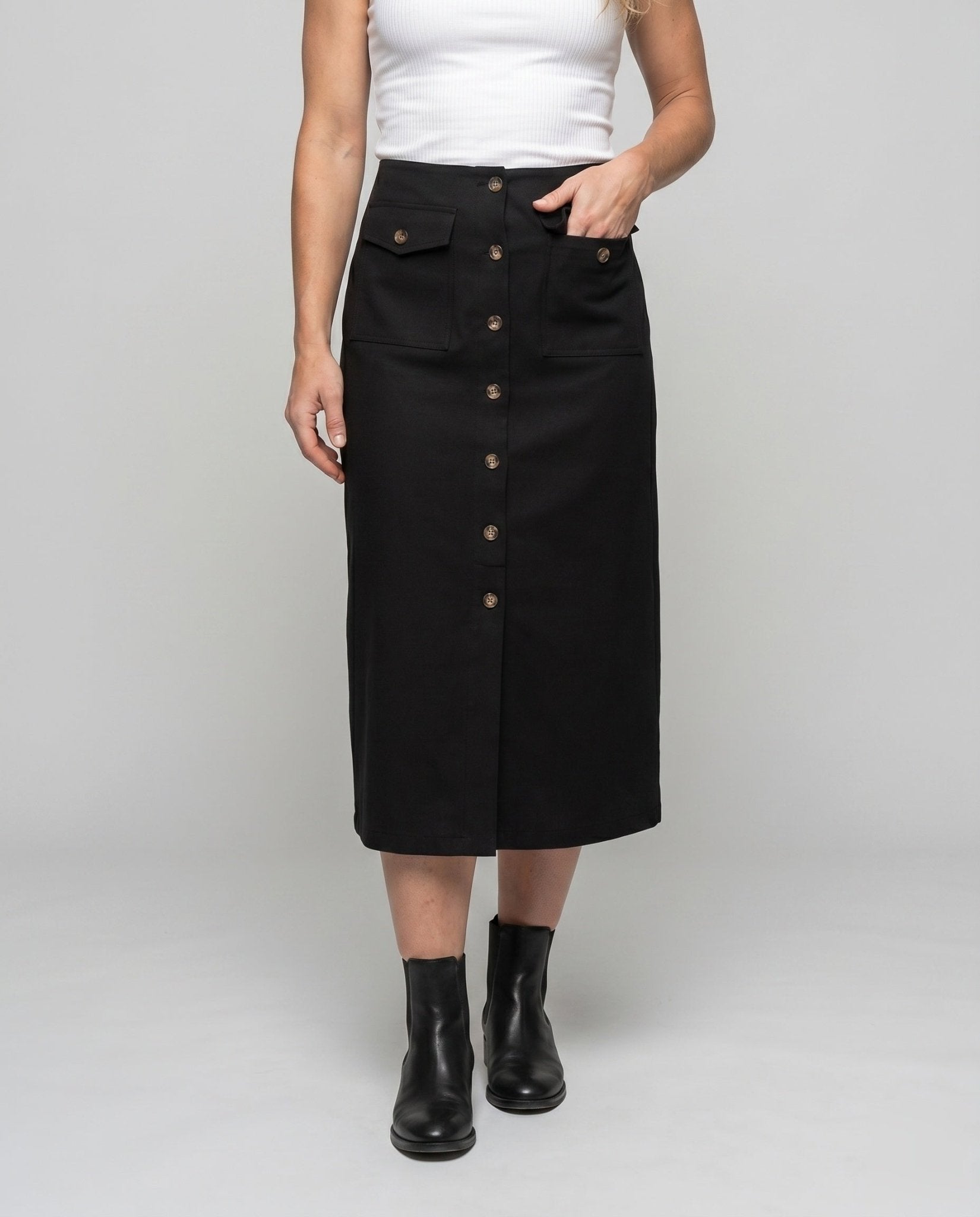 Women's Knee-Length Skirt with Button Placket and Practical Pockets - Chichicherry