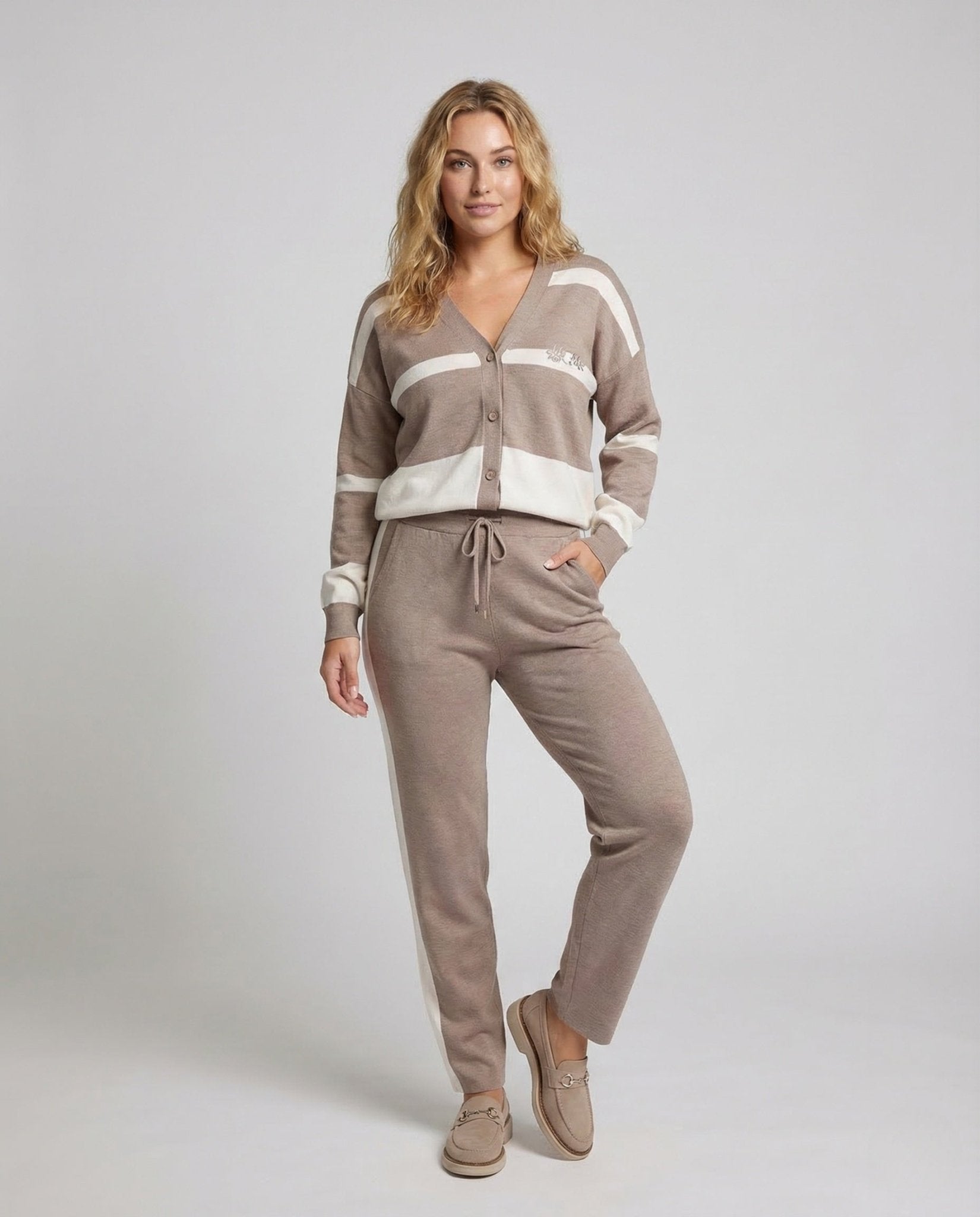Women’s Knit Set Cardigan V Neck Pants - Chichicherry