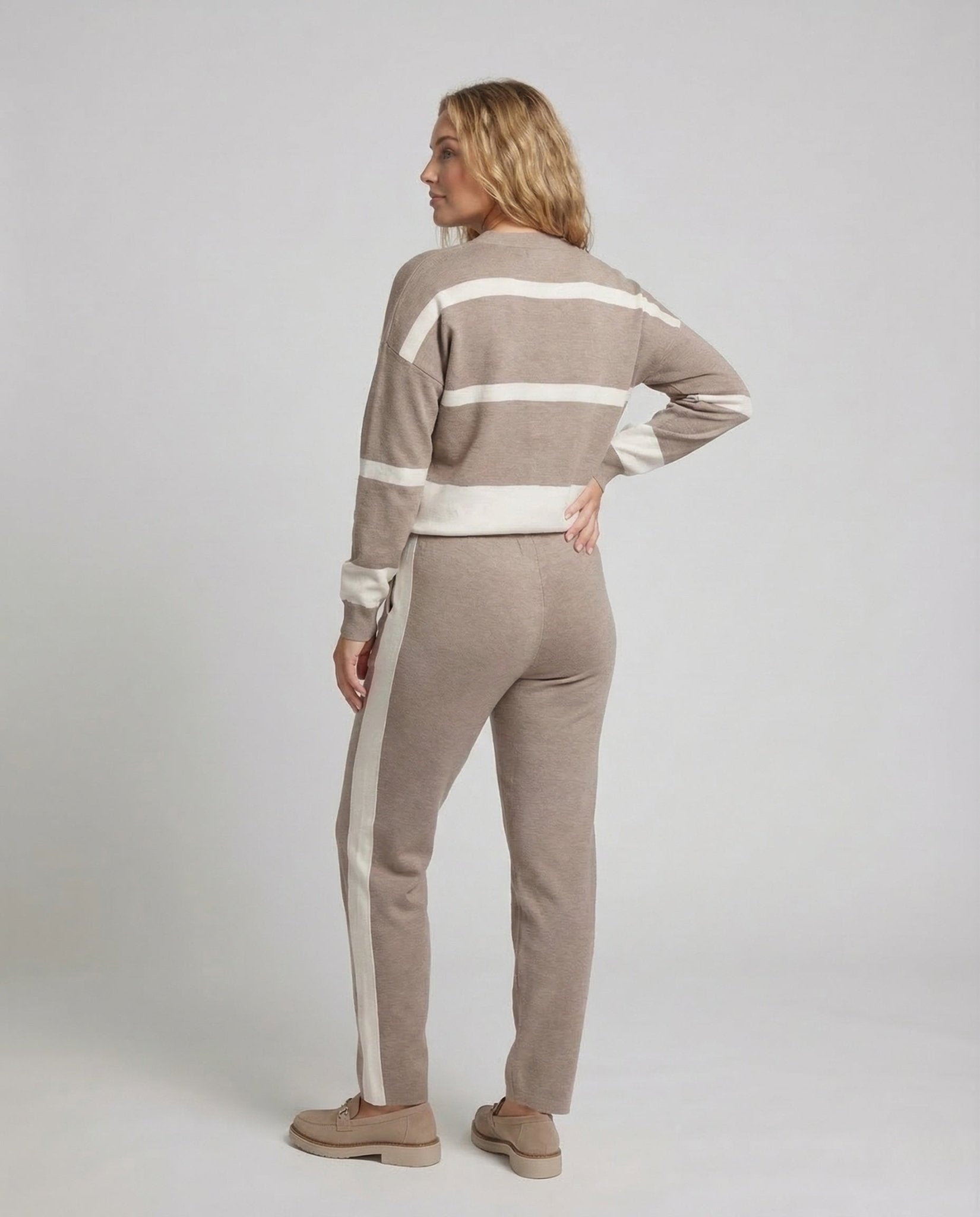 Women’s Knit Set Cardigan V Neck Pants - Chichicherry