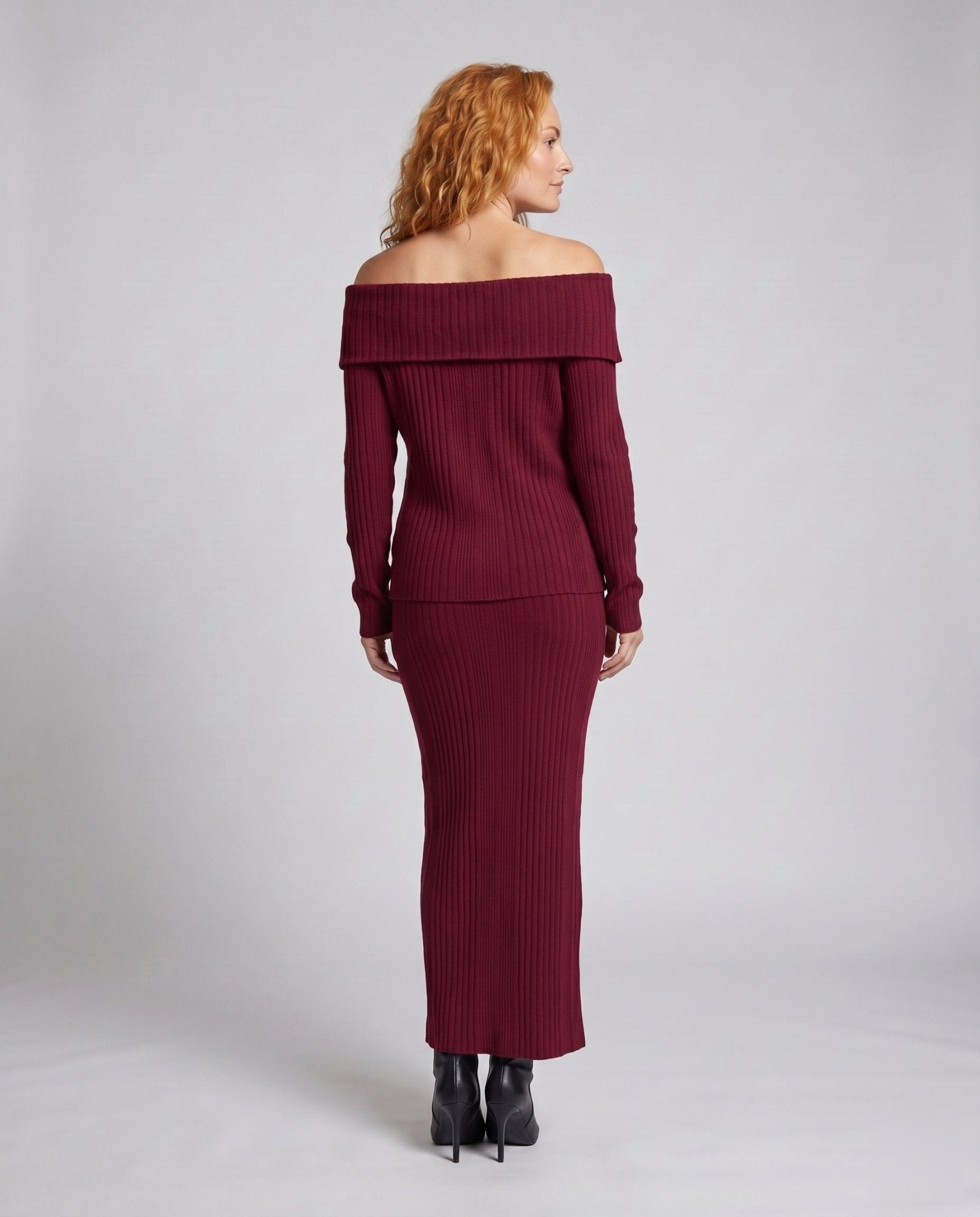 Women's knit set with off-shoulder top and elegant waist skirt - Chichicherry