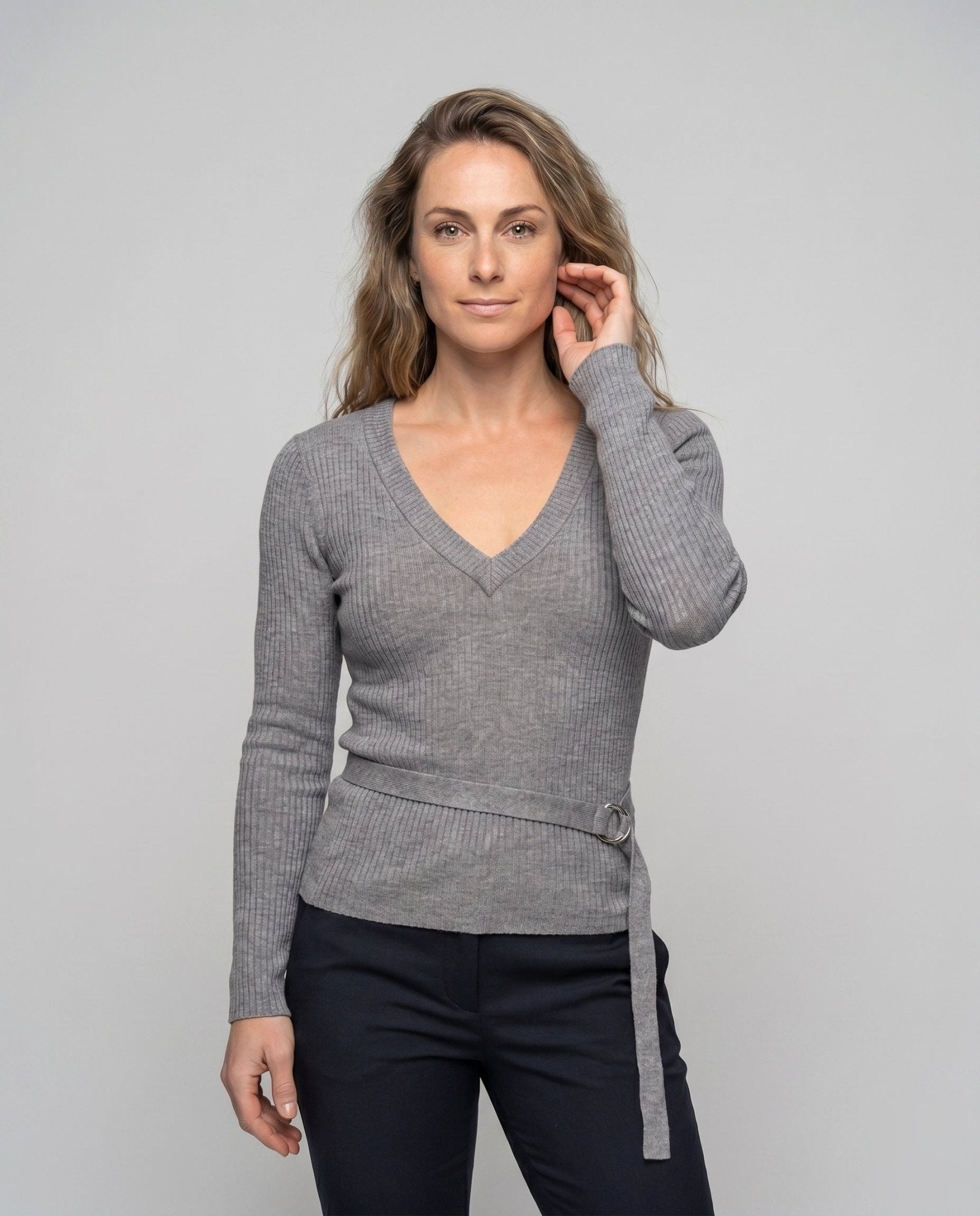 Women's knitted sweater with V-neck and trendy cut - Chichicherry