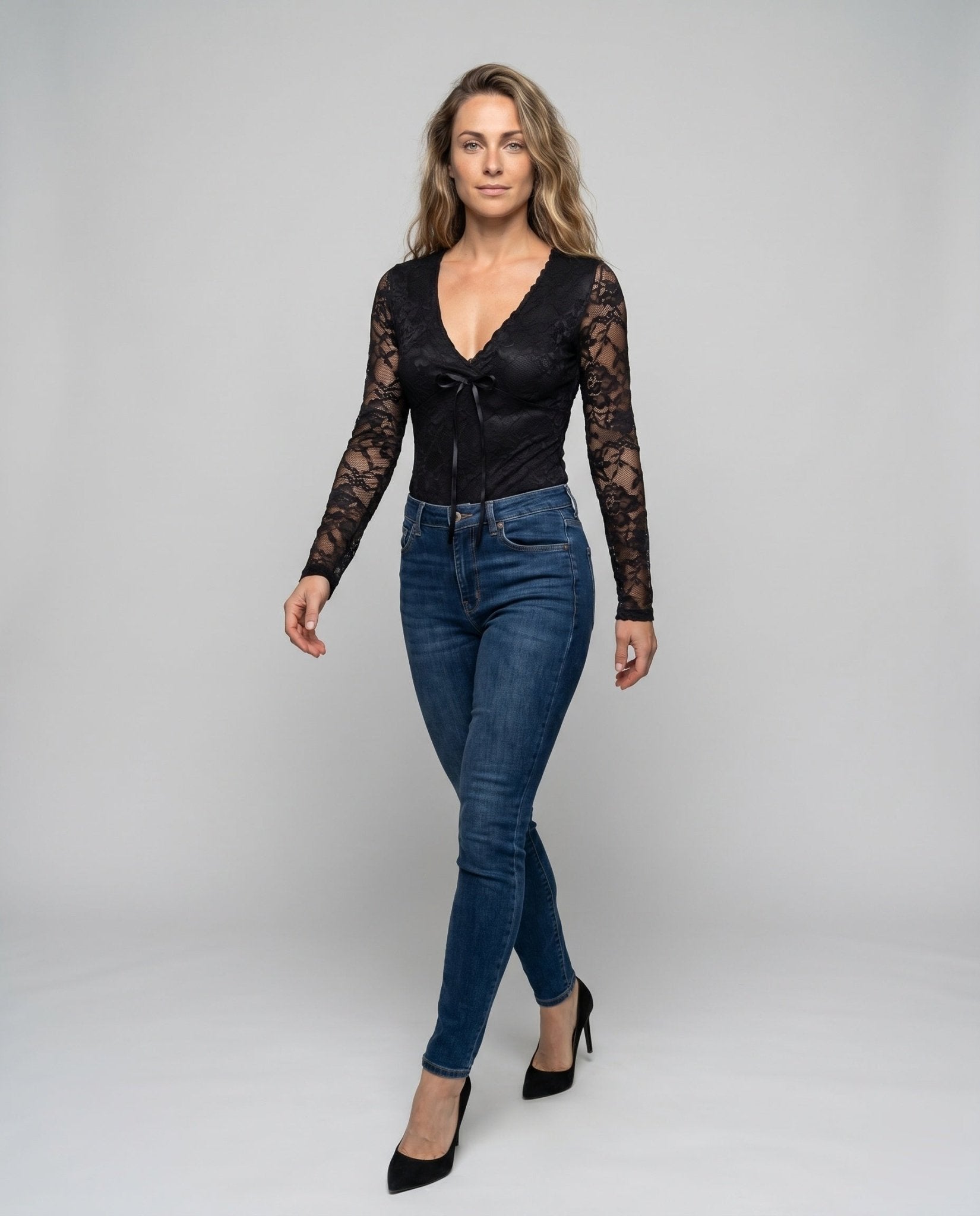 Women's lace top with deep V-neck and sophisticated lacing - Chichicherry