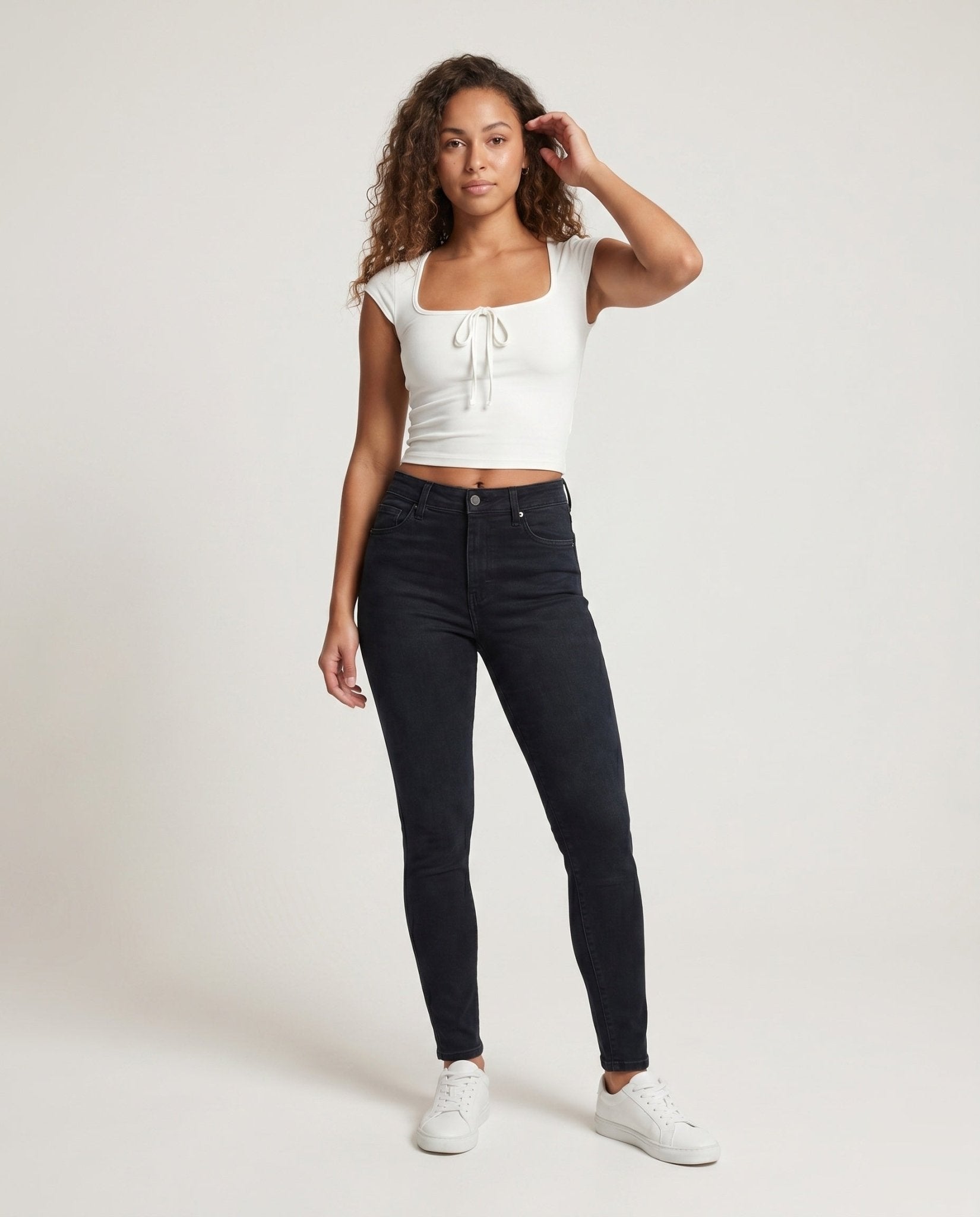 Women's lace top with transparent back details - Chichicherry