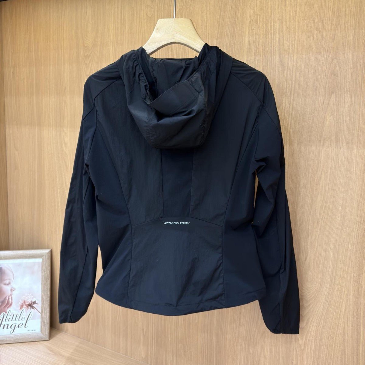 Women's Lightweight Hooded Wind Jacket with Zipper and Adjustable Hem Chichicherry - Chichicherry