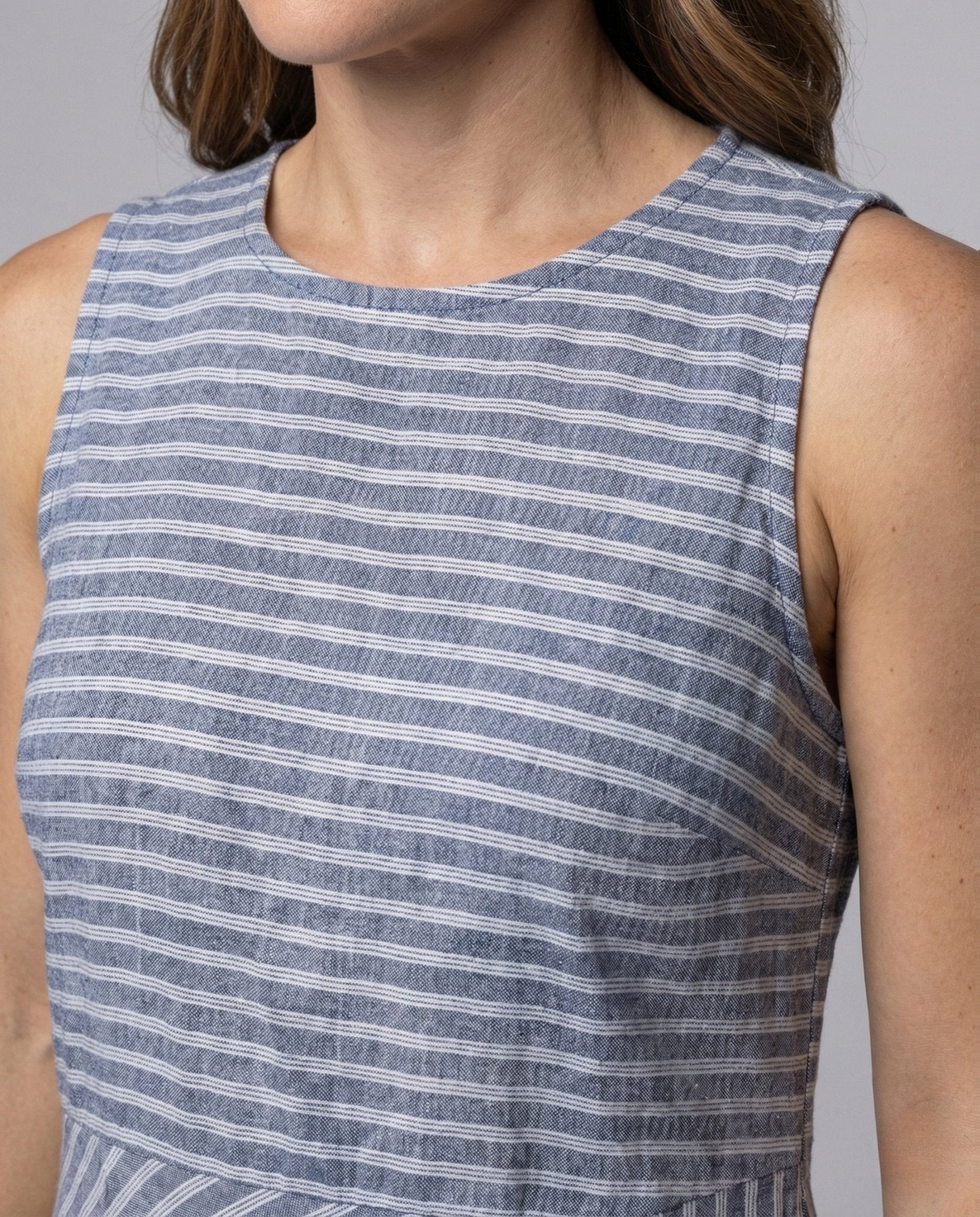 Women's Linen Midi Dress Pockets Sleeveless - Chichicherry