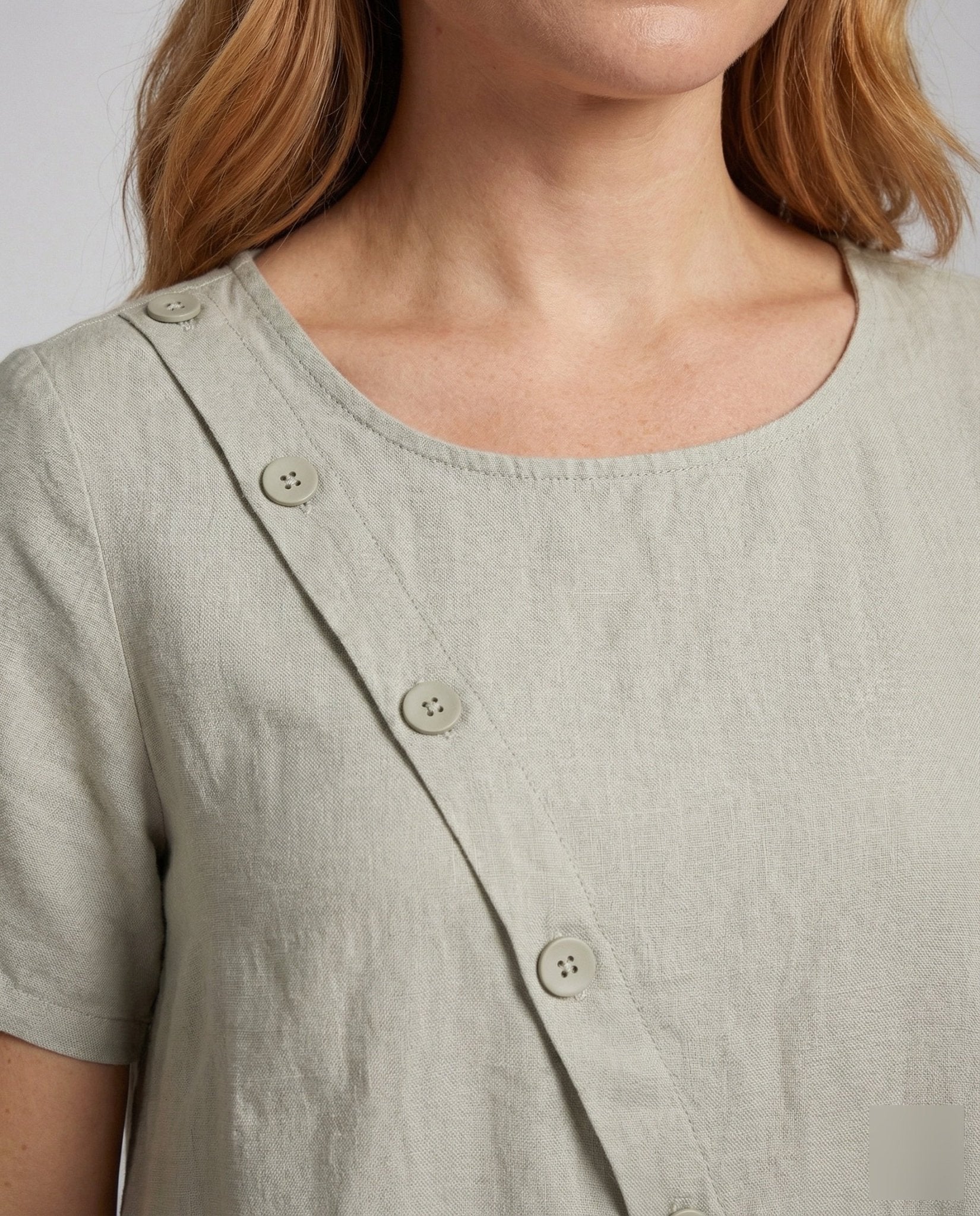 Women's linen short dress in A-line with pockets - Chichicherry