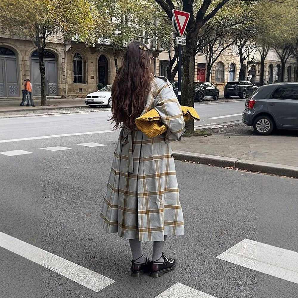 Women's long checkered coat in trench coat style with double button placket Chichicherry - Chichicherry