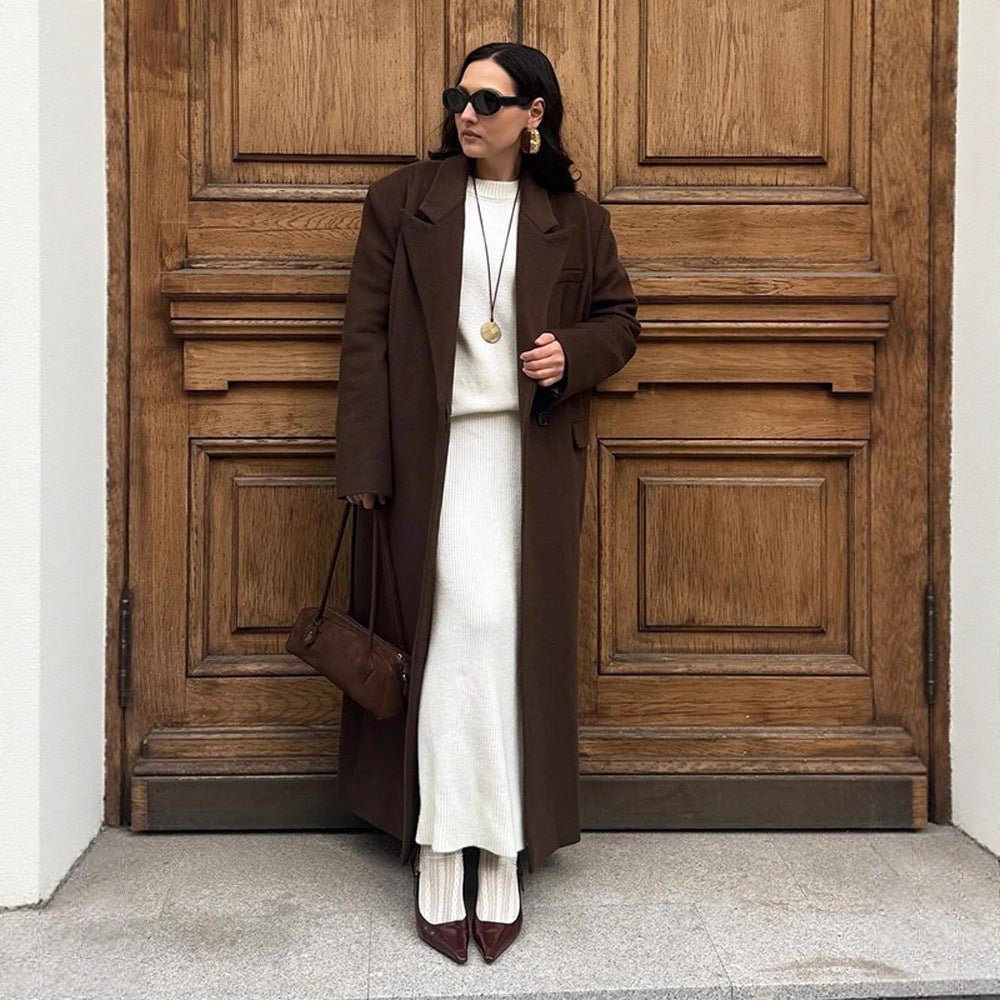 Women's long coat with straight cut, figure-flattering oversized lapels and side pockets Chichicherry - Chichicherry