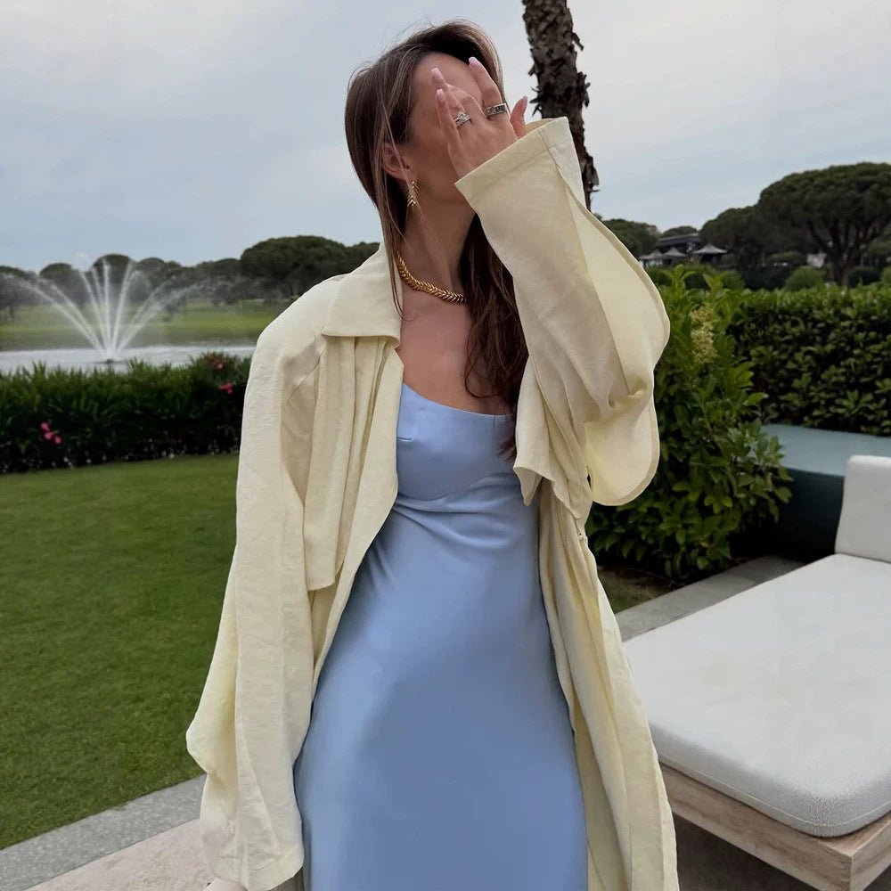 Women's long light trench coat with cape detail and wide fall Chichicherry - Chichicherry