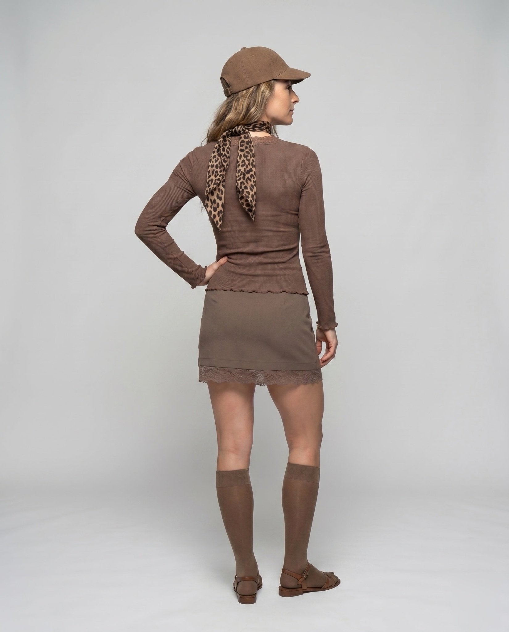 Women's long sleeve shirt with elegant lace trim and decorative hem - Chichicherry