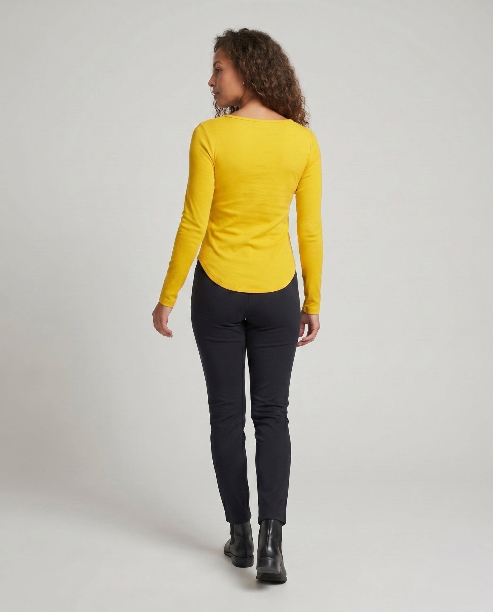 Women’s long-sleeve shirt with elegant round neckline - Chichicherry